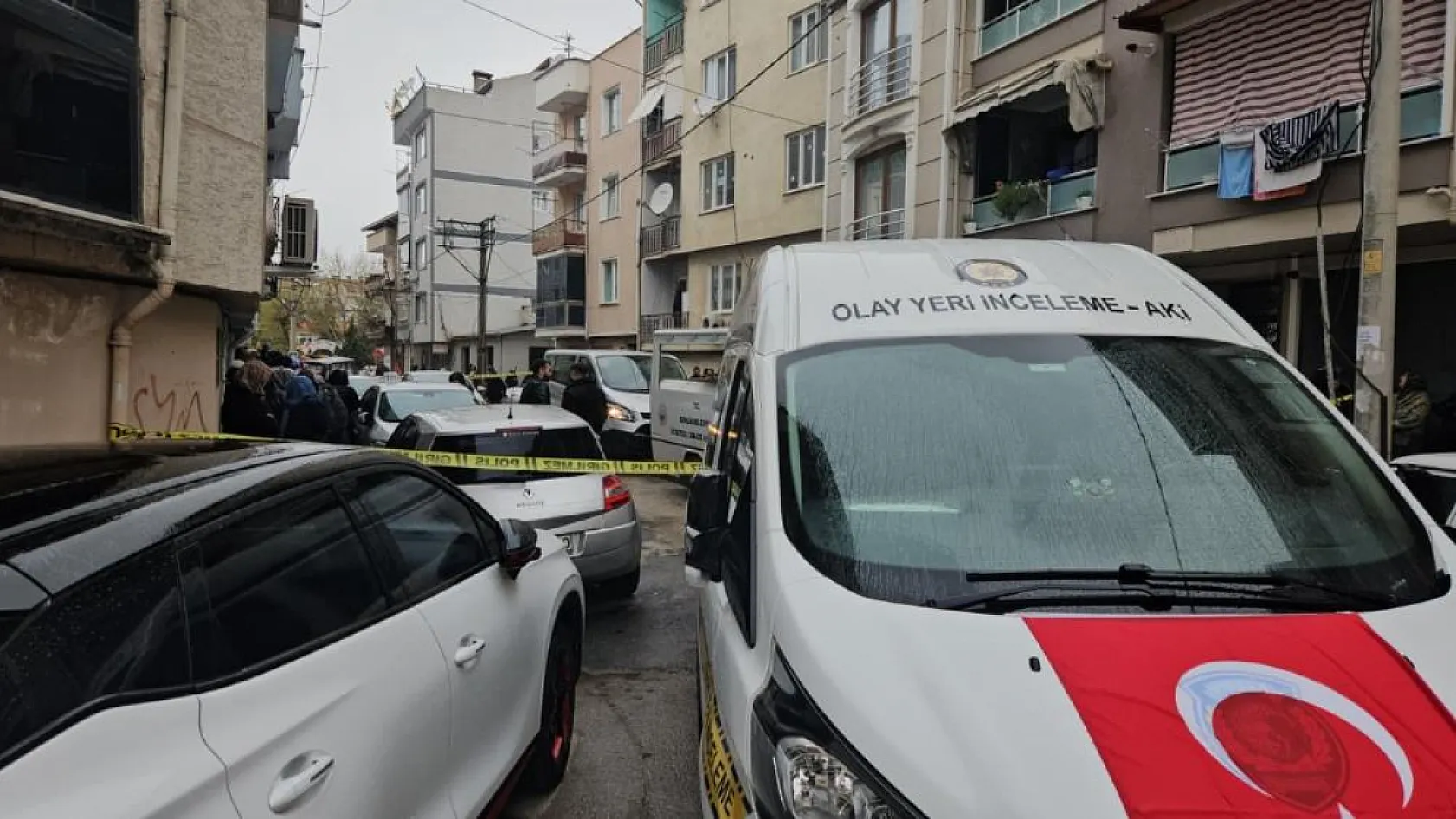 Yaşlı kadın evinde boğazı kesilmiş halde bulundu