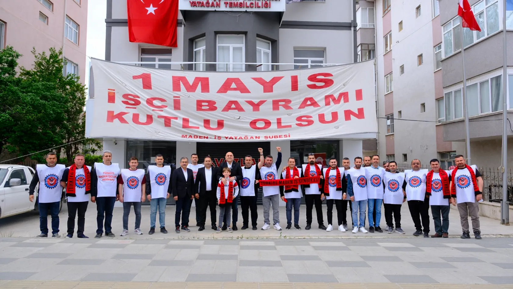 Yatağan Belediye Başkanı Başkanı Günay Emekçilerle Omuz Omuza