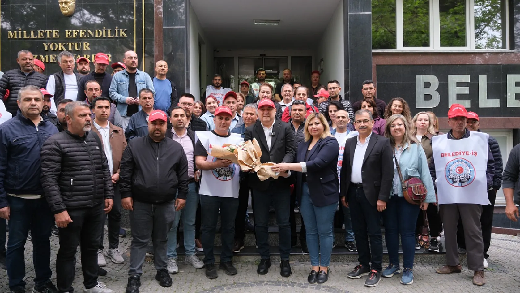 Yatağan Belediye Başkanı Başkanı Günay Emekçilerle Omuz Omuza