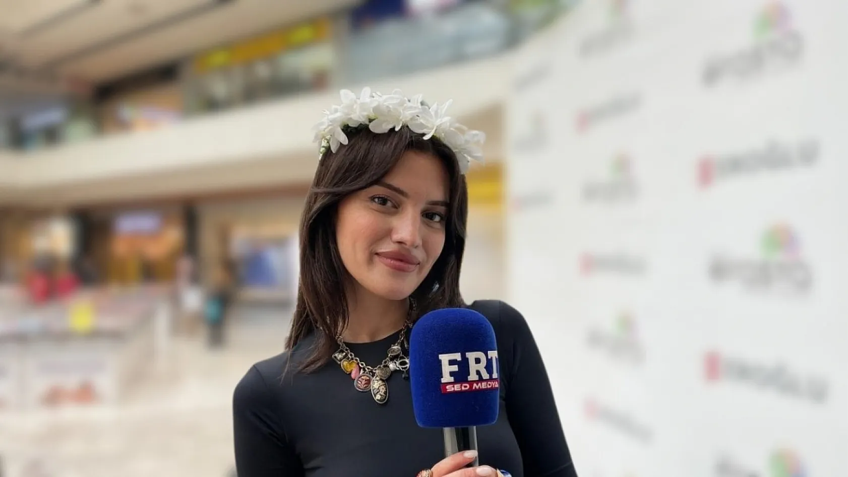 Yazar Aslı Arslan Fethiye'de hayranlarıyla buluştu