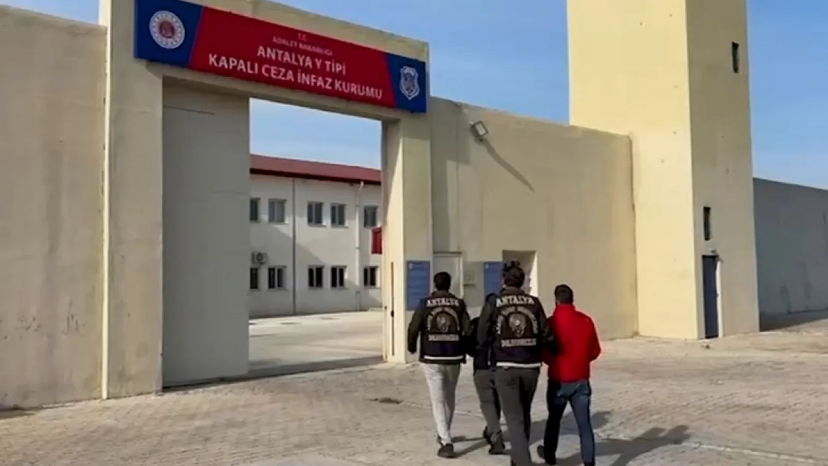 Antalya'da yüksek kâr ve banka promosyonu vaadiyle 480 bin lira dolandırdılar