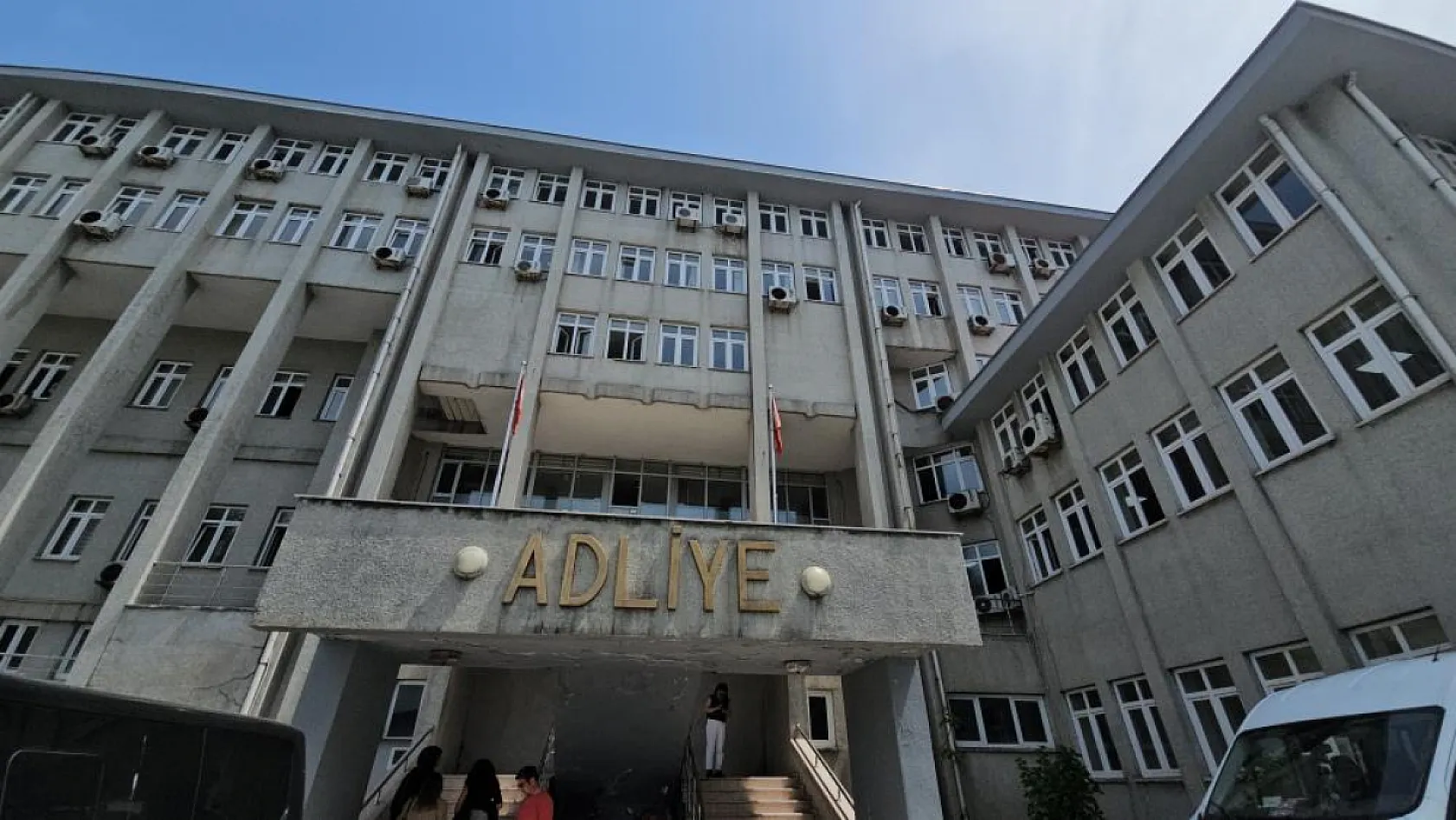 Yüksek ses cinayeti davasında sanığa müebbet hapis