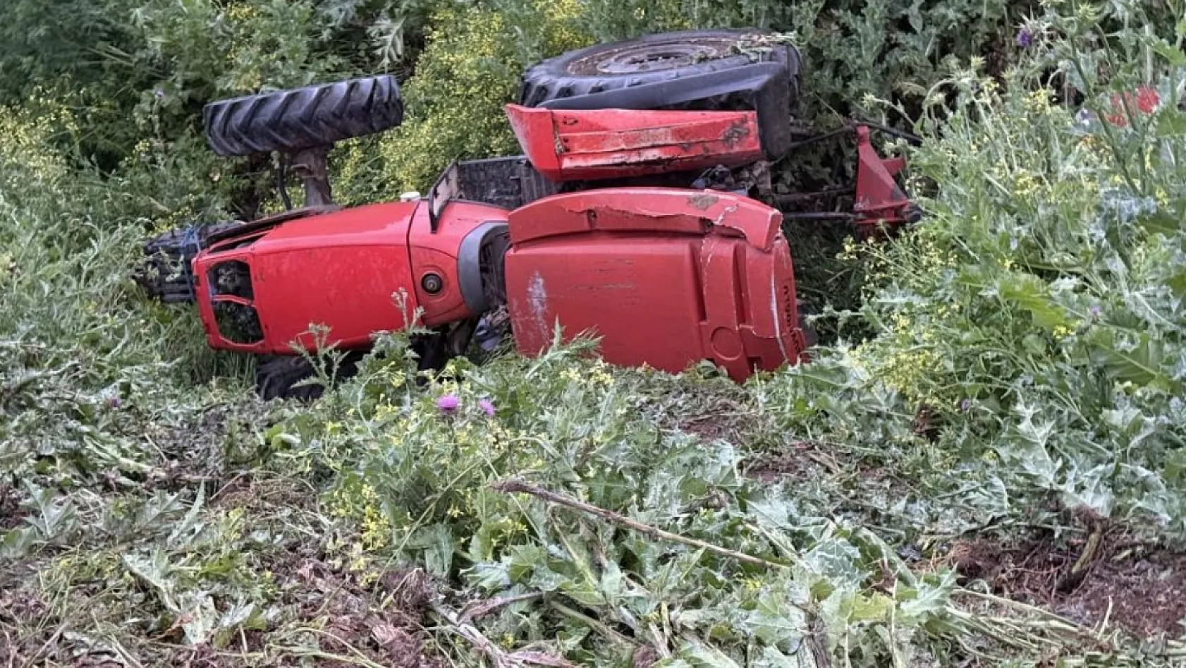 Yürek yakan kaza...Devrilen traktörün sürücüsü öldü