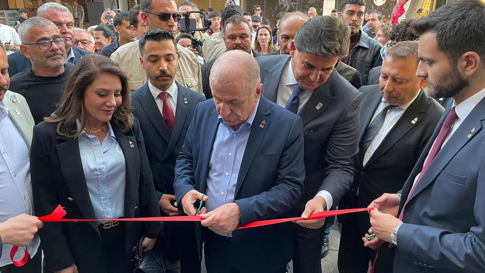 Zafer Partisi Genel Başkanı Ümit Özdağ, Fethiye'de İlçe Başkanlığı Açılışına Katıldı