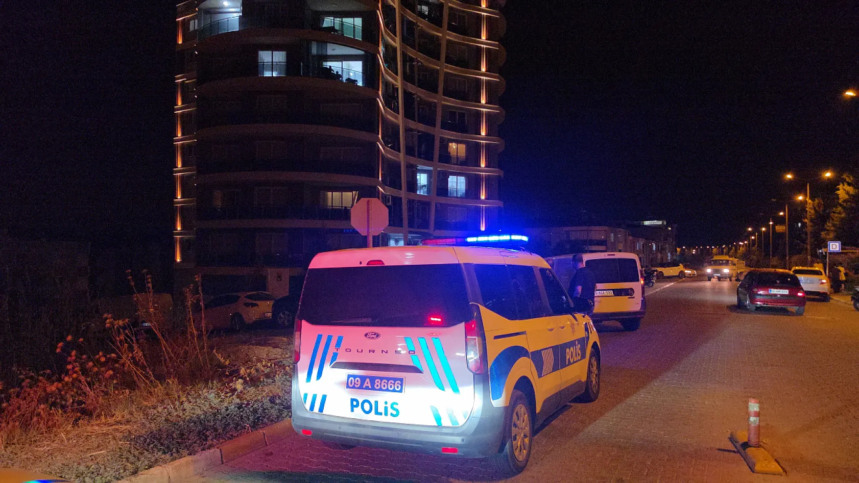 Aydın'da zincirleme kaza 4 aracın karıştığı kazada 2 kişi yaralandı