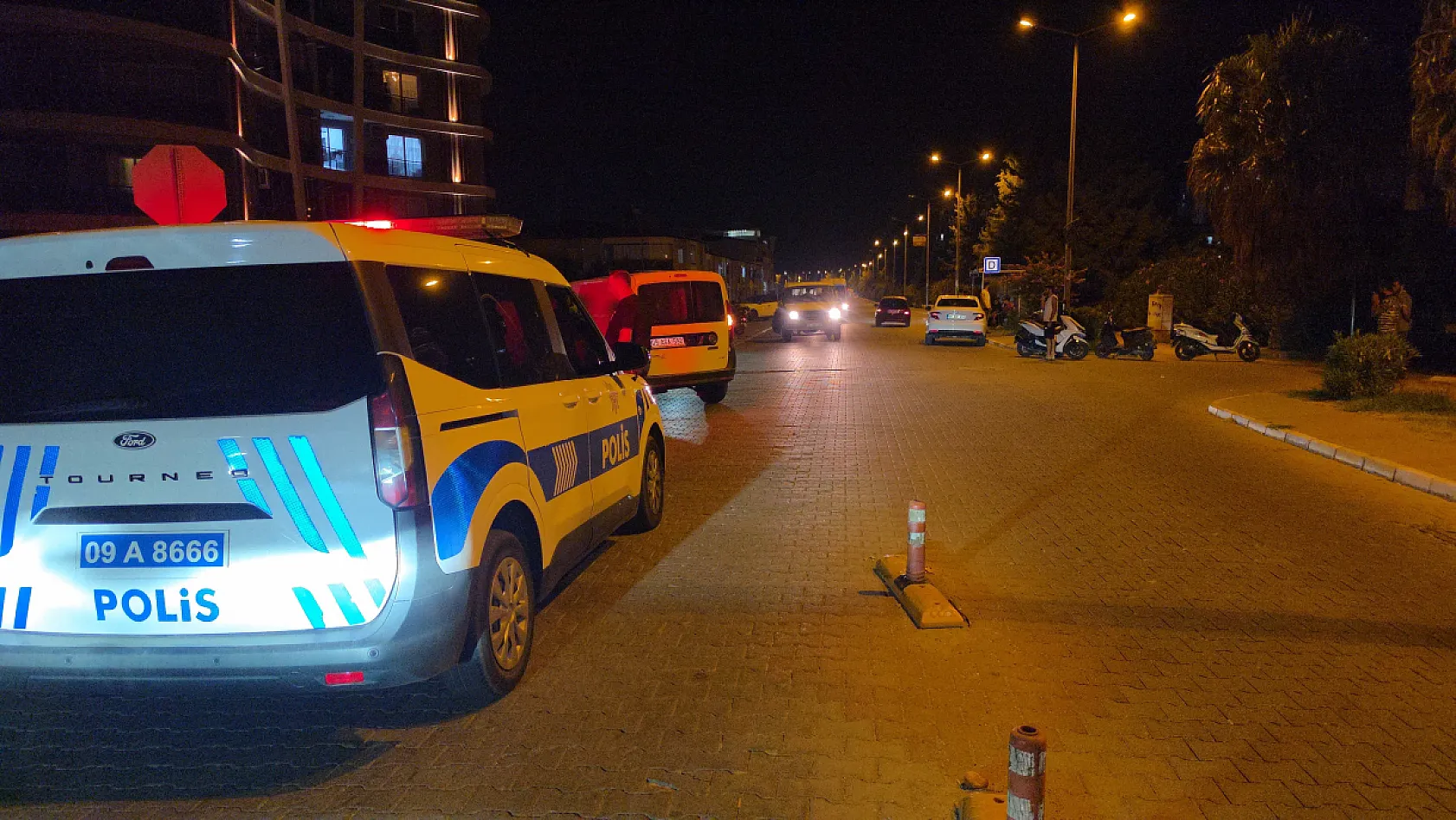 Aydın'da zincirleme kaza 4 aracın karıştığı kazada 2 kişi yaralandı