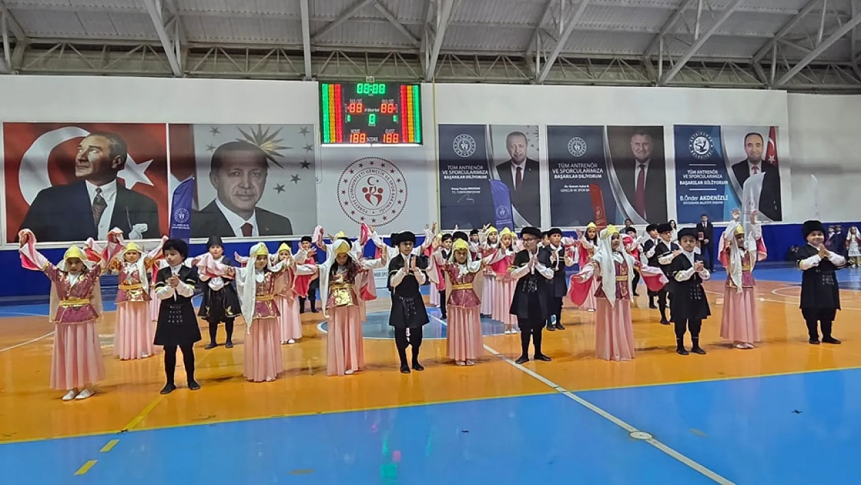 Seydikemer'de 23 Nisan Ulusal Egemenlik ve Çocuk Bayramı Coşkusu