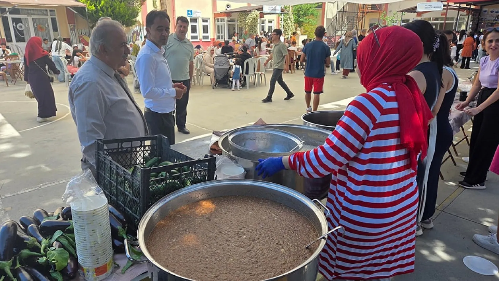Seydikemer Kadıköy İlkokulu ve Ortaokulundan Renkli Kermes ve Resim Sergisi
