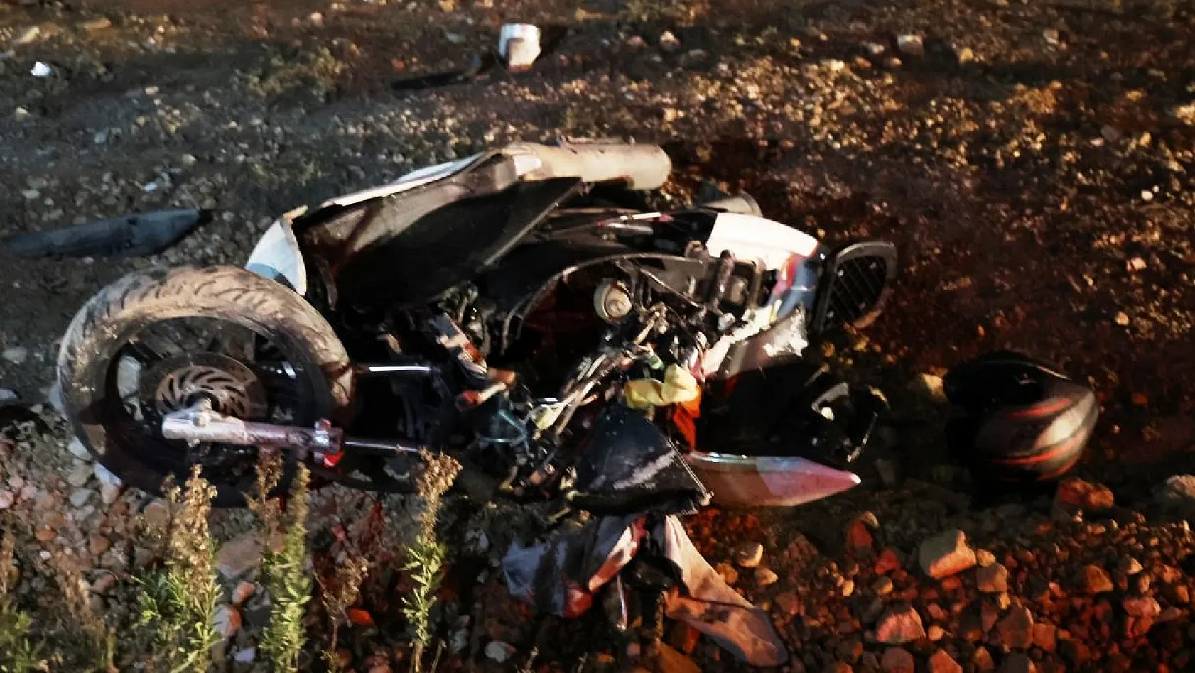 Feci kazada motosikletli genç kız can verdi: 1 ölü