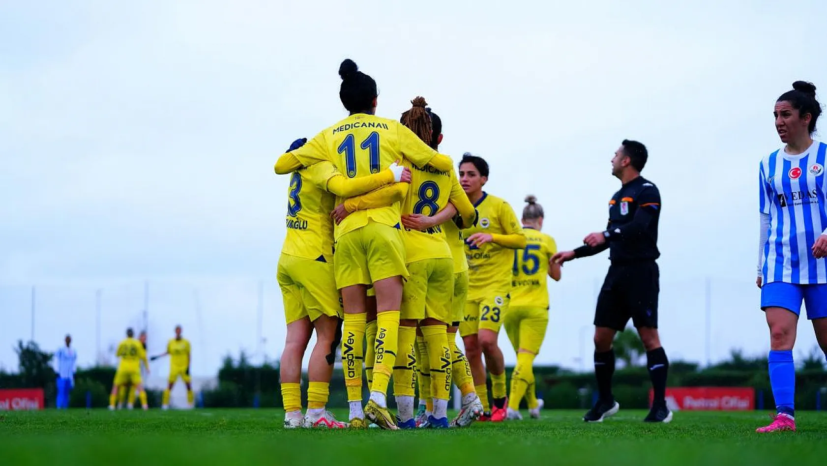 Turkcell Kadın Futbol Süper Ligi: Fenerbahçe Petrol Ofisi: 6 - Hakkarigücü Spor: 0