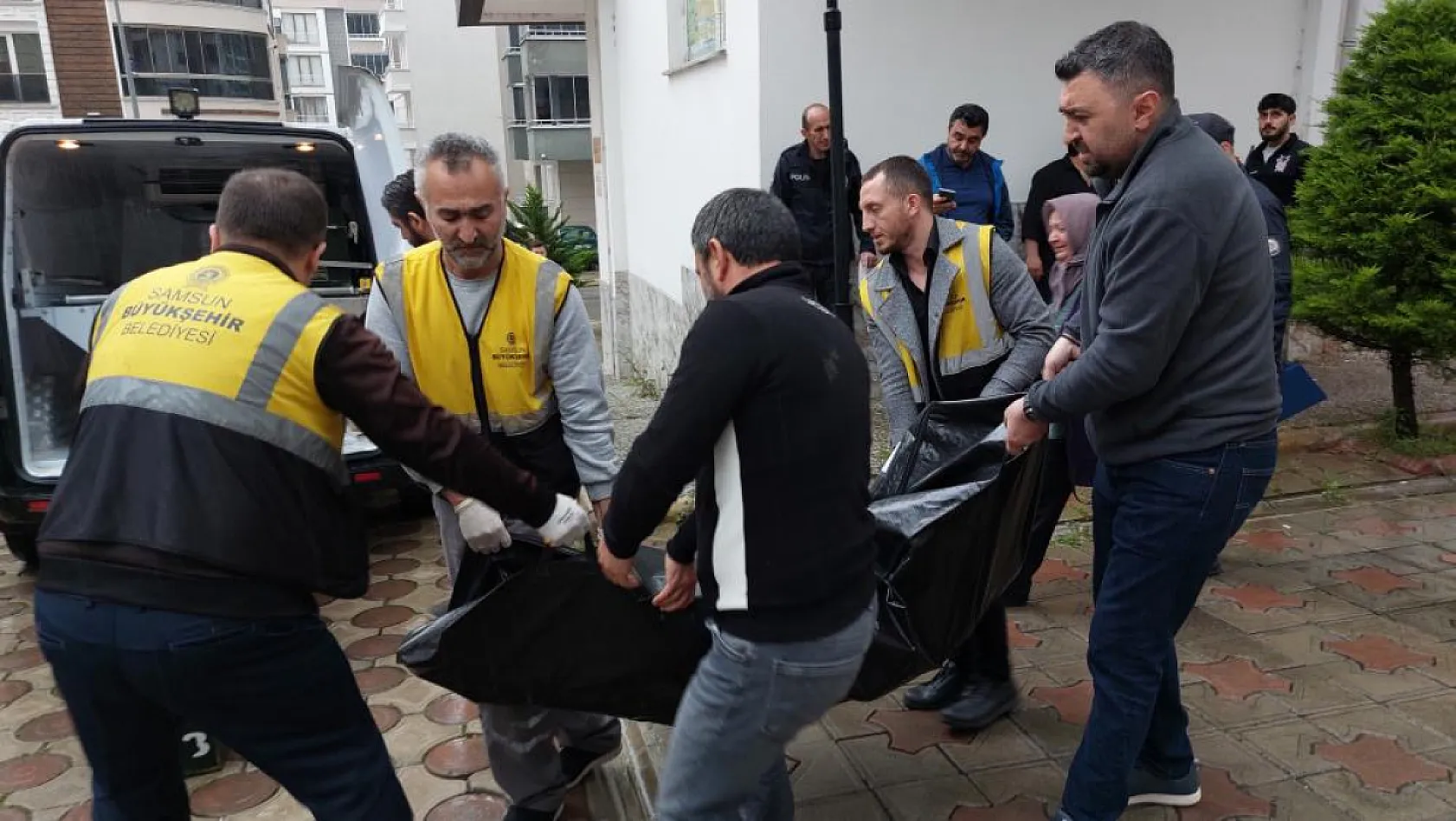 İtfaiye personeli banyoda ölü bulundu
