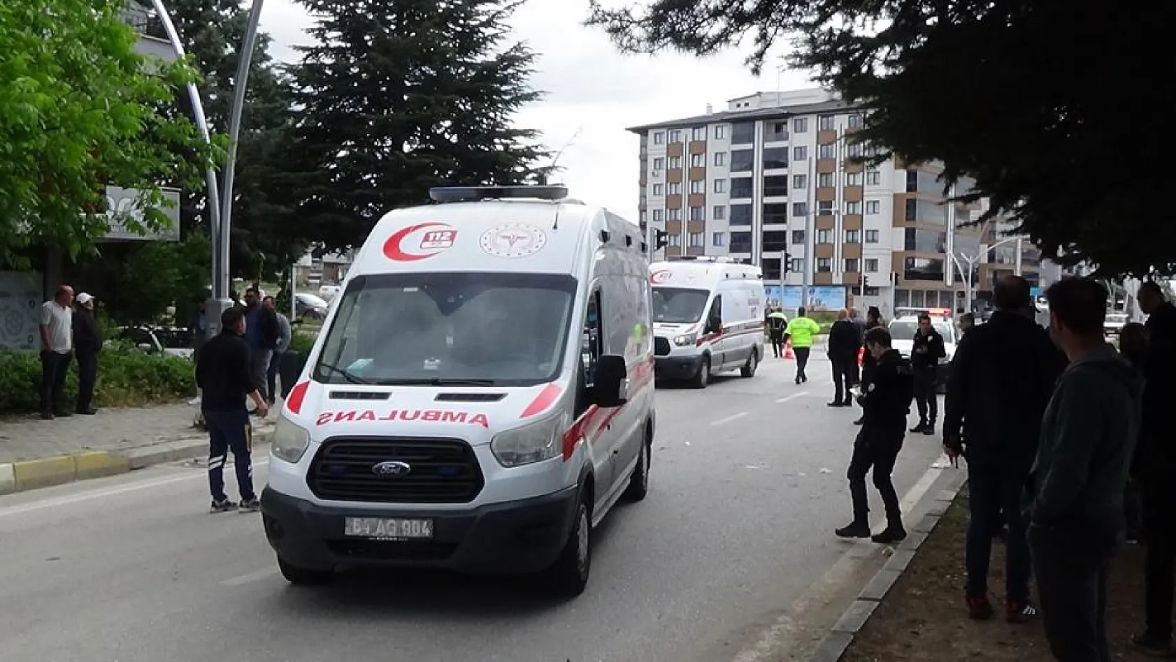 Anne ile oğlu ehliyetsiz sürücünün çarpması sonucu ağır yaralandı