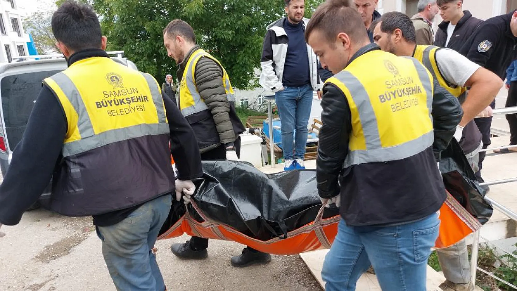 5 aylık hamile kadın iple asılı halde ölü bulundu