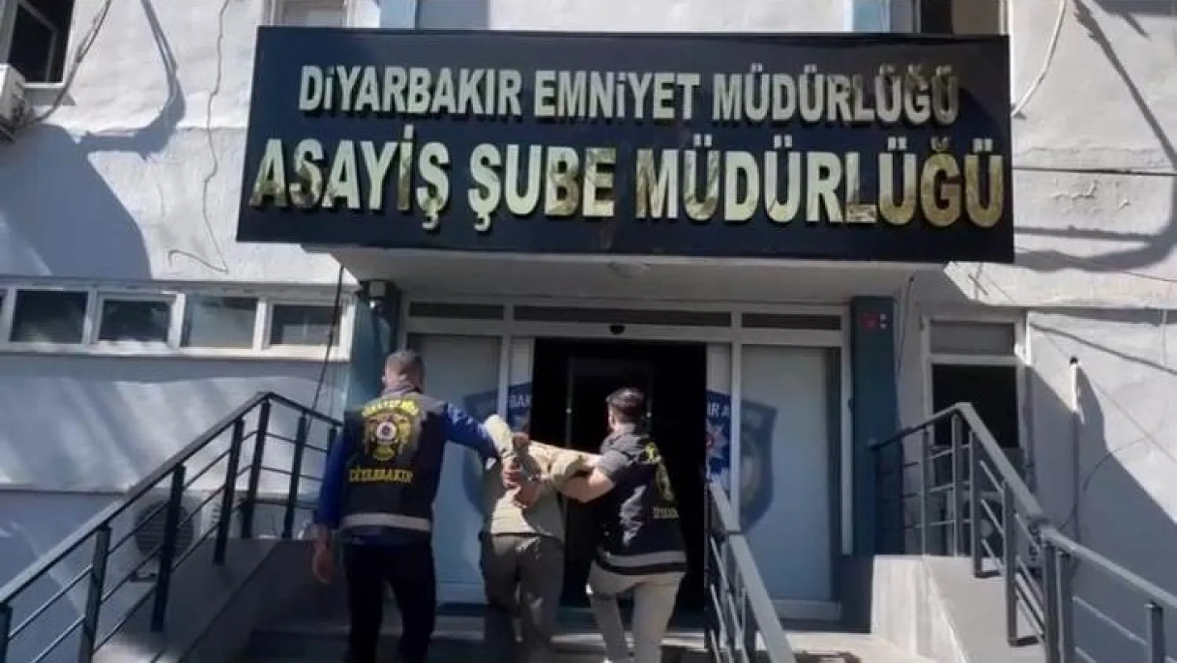 Eş Cinayeti Zanlısını Dövmesi Ele Verdi: Kaçış Barakada Son Buldu