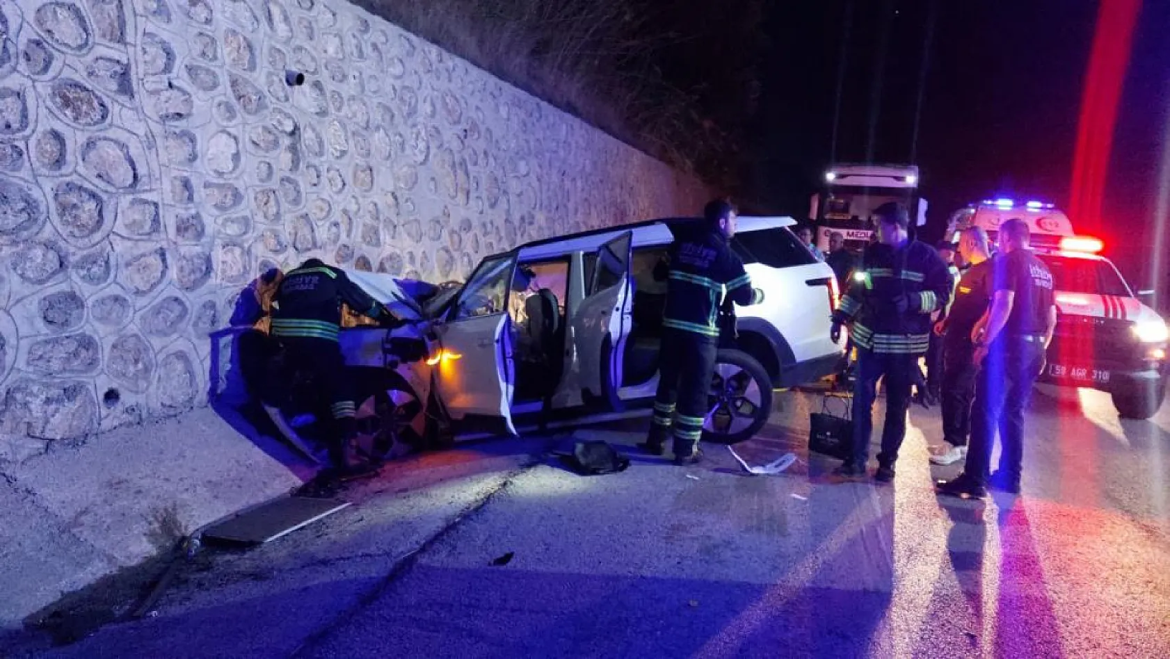 Feci trafik kazası 2 doktor hayatını kaybetti