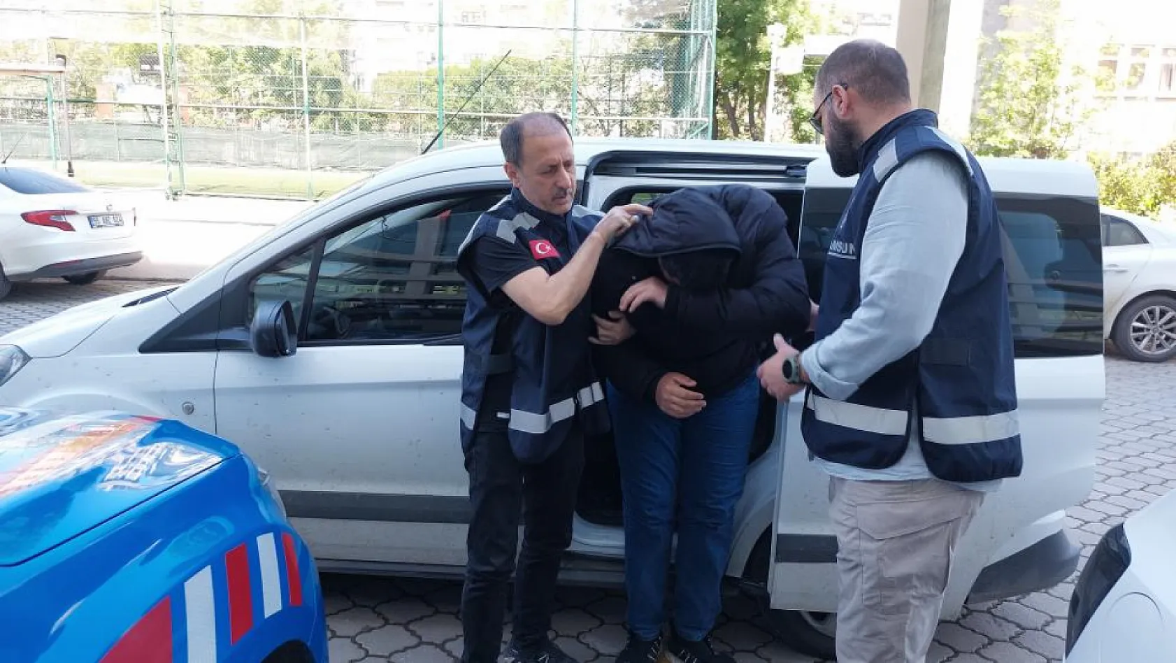 16 yaşındaki çocuk sokak ortasında kuzenini vurdu: Baba: 'Ben dedim vur diye'