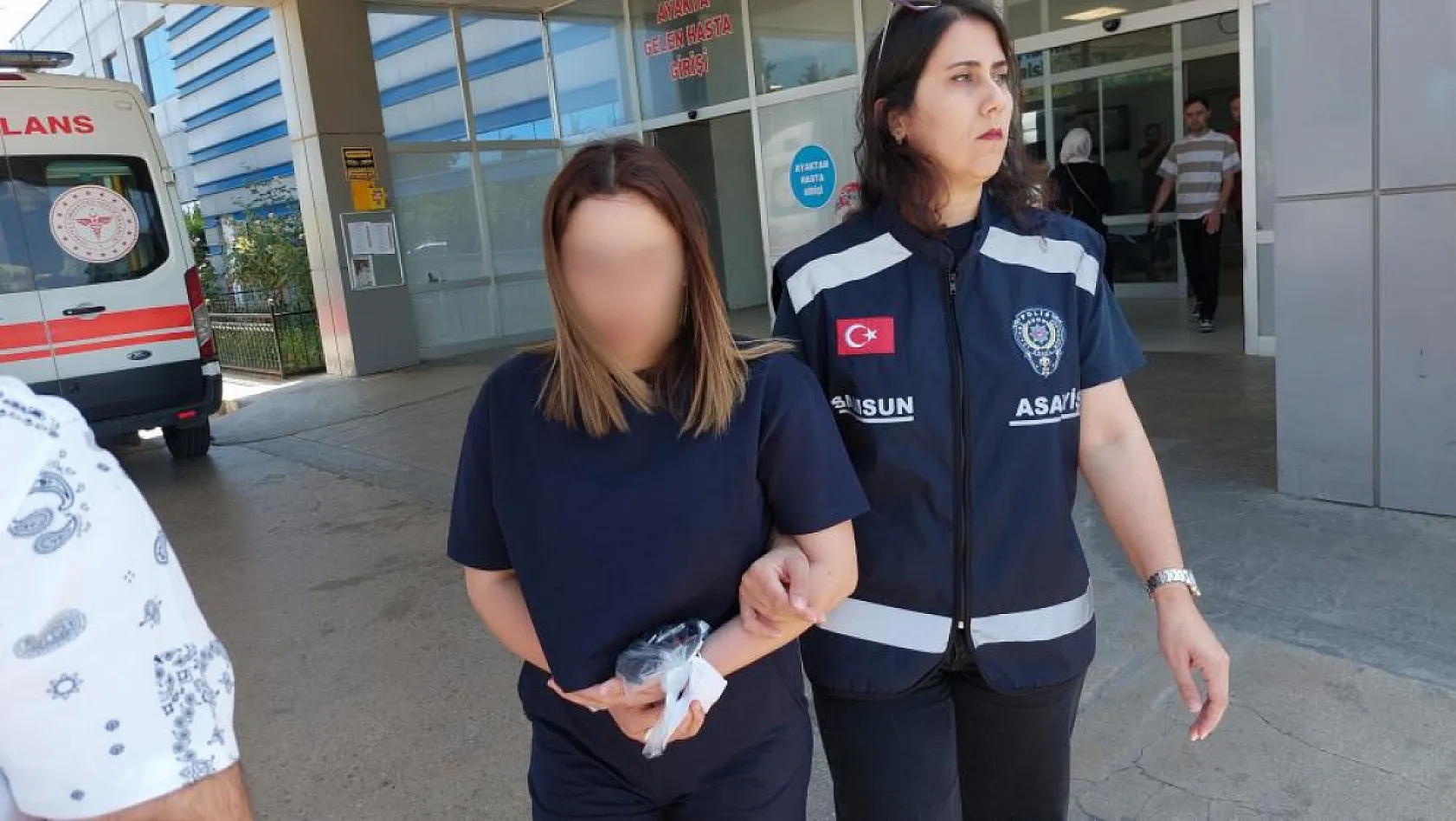 Evlilik vaadiyle 444 bin liralık altın aldıran kadınlar tuvalette kıyafet değiştirip kaçtılar