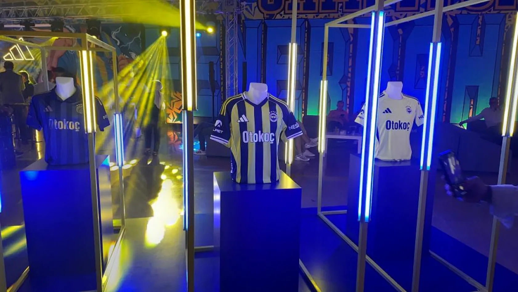 Fenerbahçe'nin 2025-2026 sezonu formalarının lansmanı yapıldı