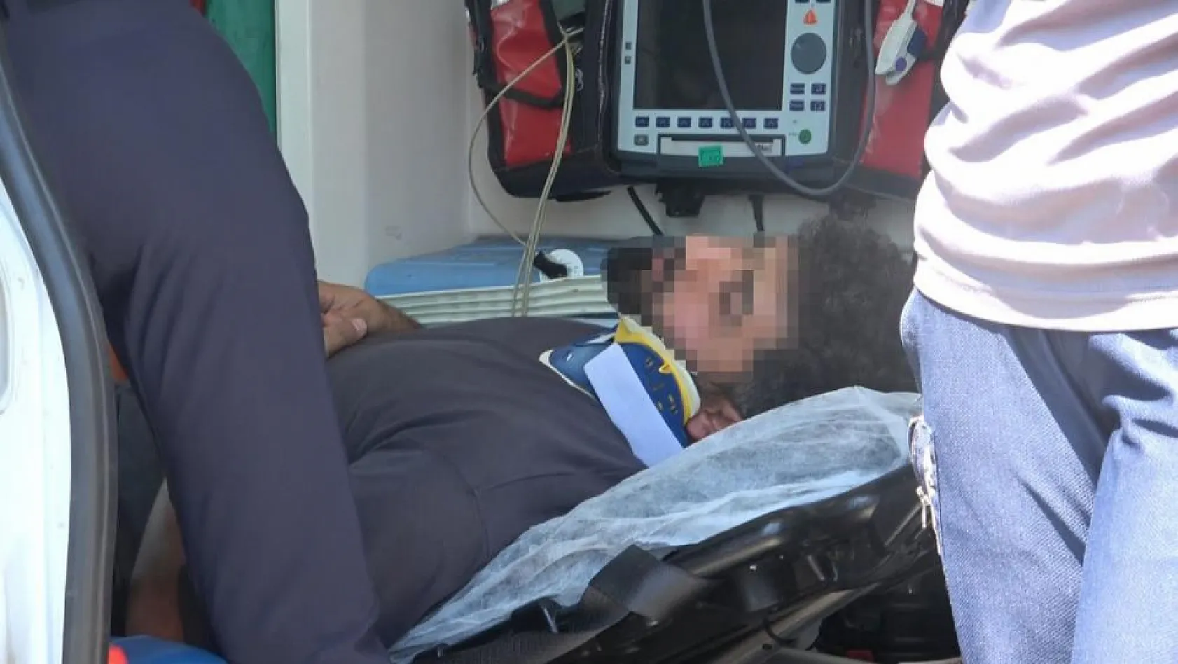 Ortalığı savaş alanına çevirdi: Önce 3 araca ardından sivil polis aracına çarptı: 2 polis yaralı