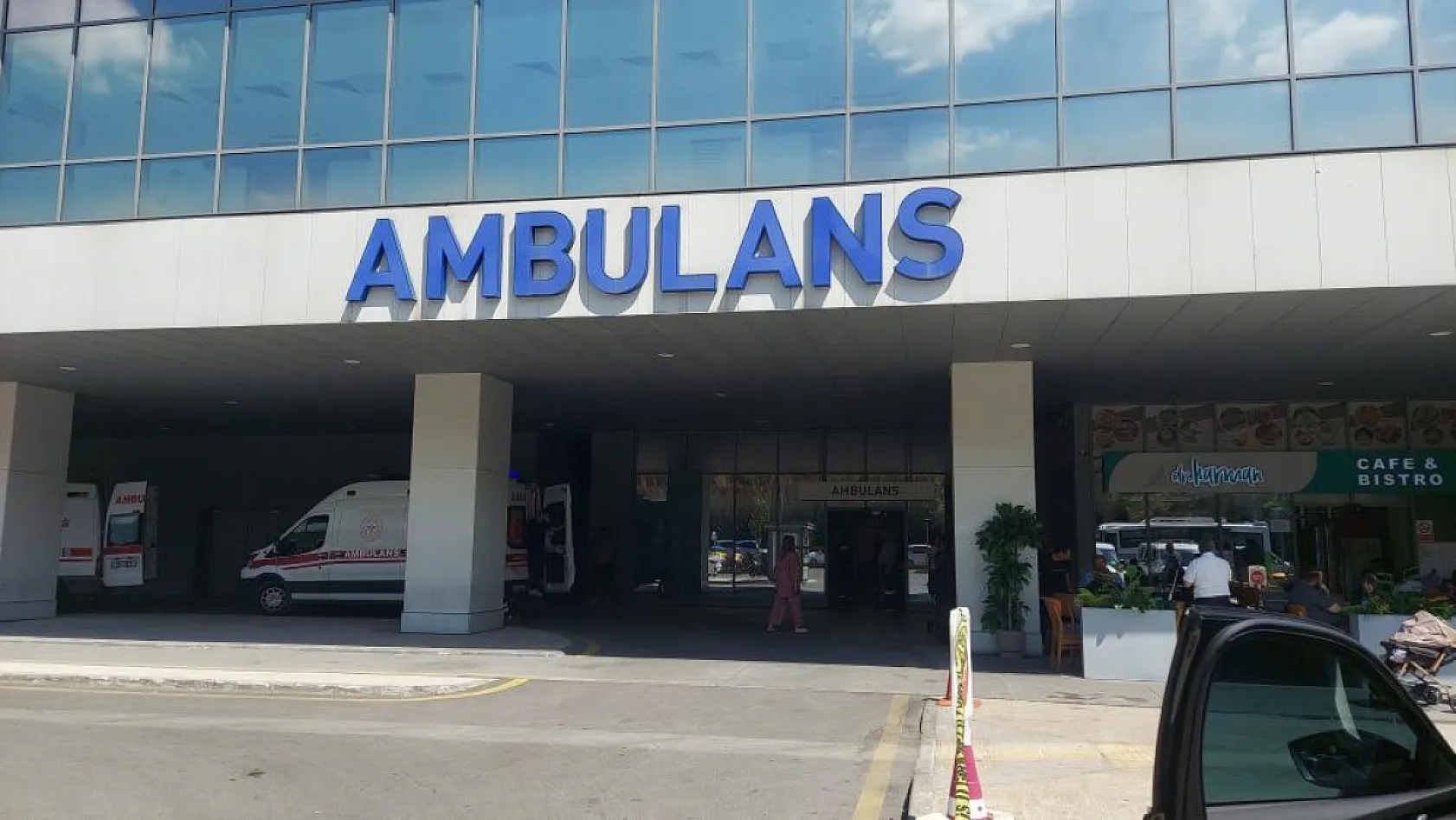 19 yaşındaki genç, kuzeni tarafından bıçaklanarak öldürüldü