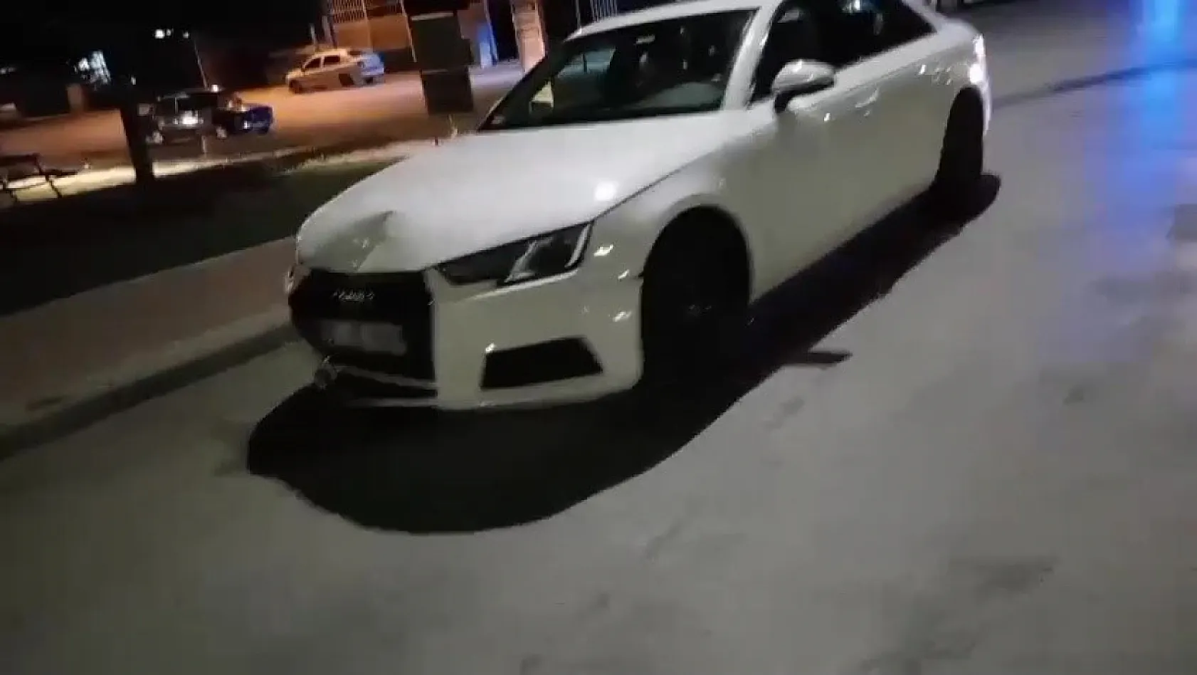 Trafik kazasında sürücülerden birisi kaçtı, diğeri alkollü çıktı