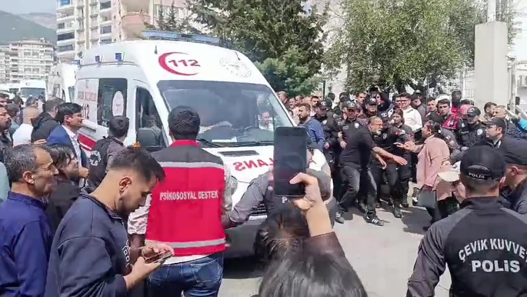 Kahramanmaraş'ta okula silahlı saldırıda 4 ölü, 20 yaralı