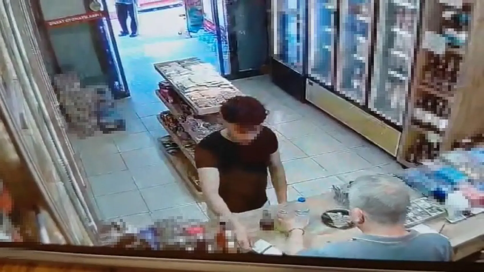 Kartı sahibine ulaşmak yerine, gidip alışveriş yaptılar