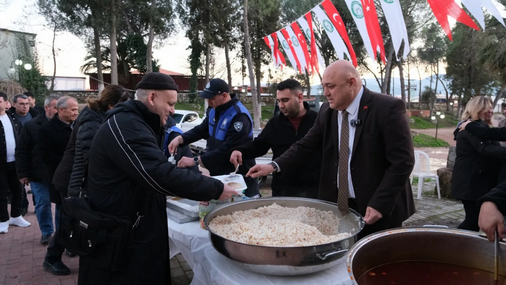 Yatağan Belediyesi'nin 'İftar Sofrası' Geleneği Sürüyor