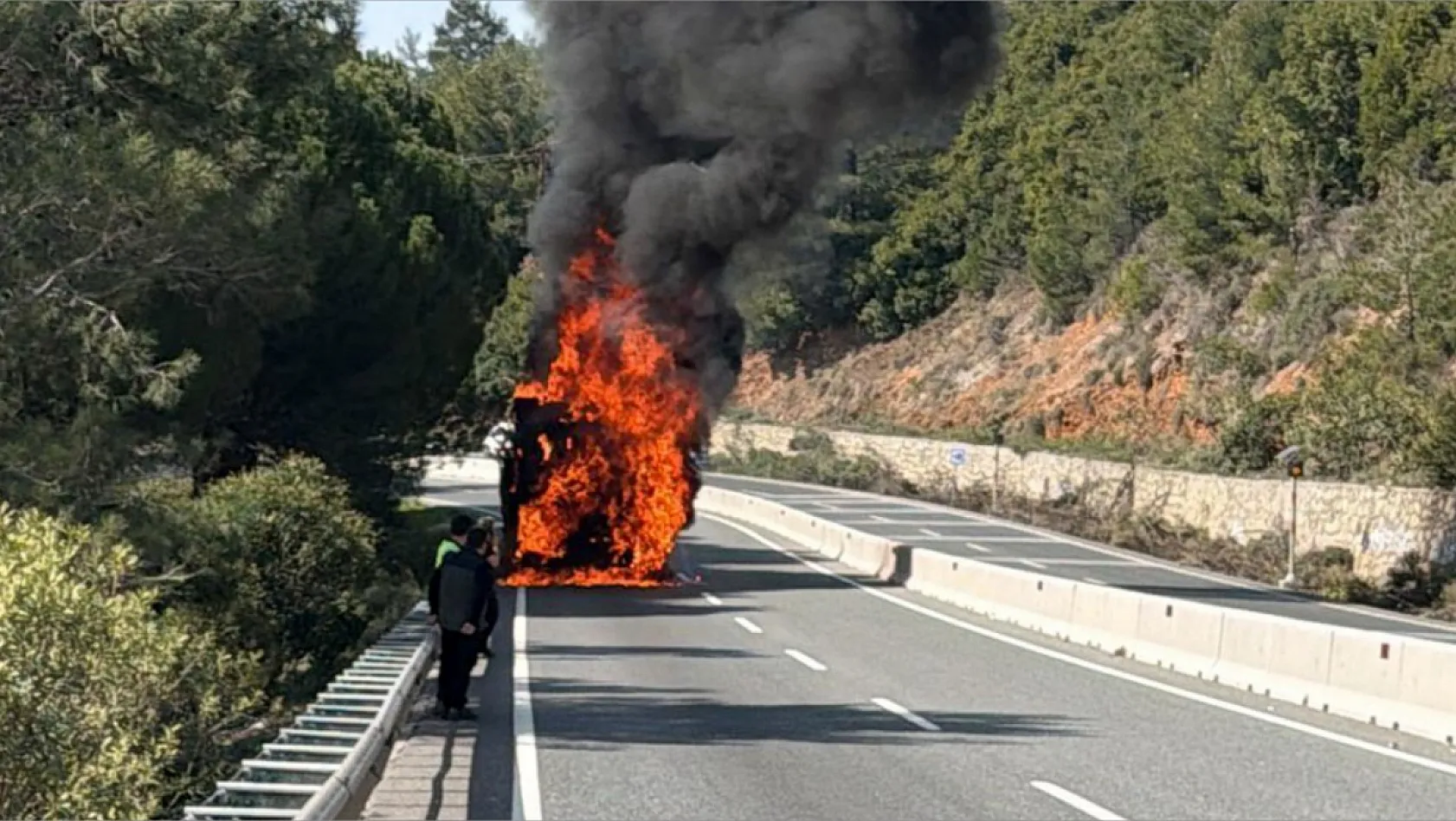 Muğla'da önlem alınırken alevler yükseldi: Sakar Geçidi'nde araç yangını