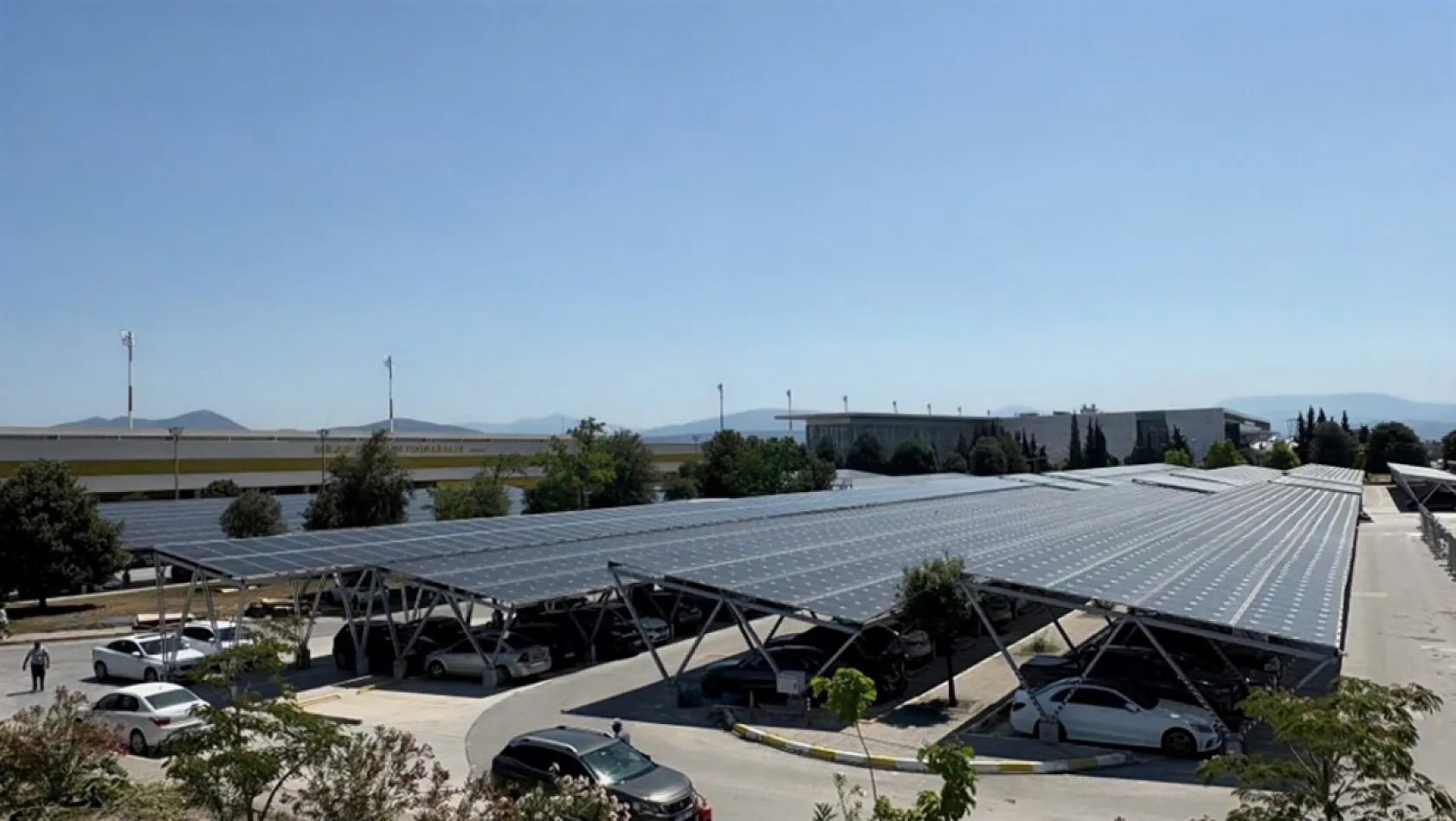 Milas-Bodrum Havalimanı'nda güneş enerjisi santrali kurulumu tamamlandı
