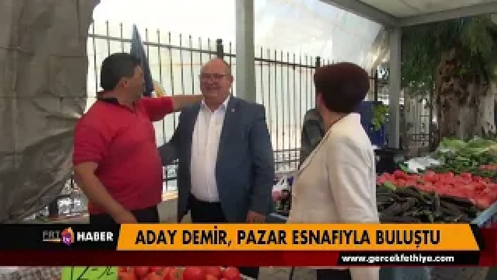 Aday Demir, pazar esnafıyla buluştu