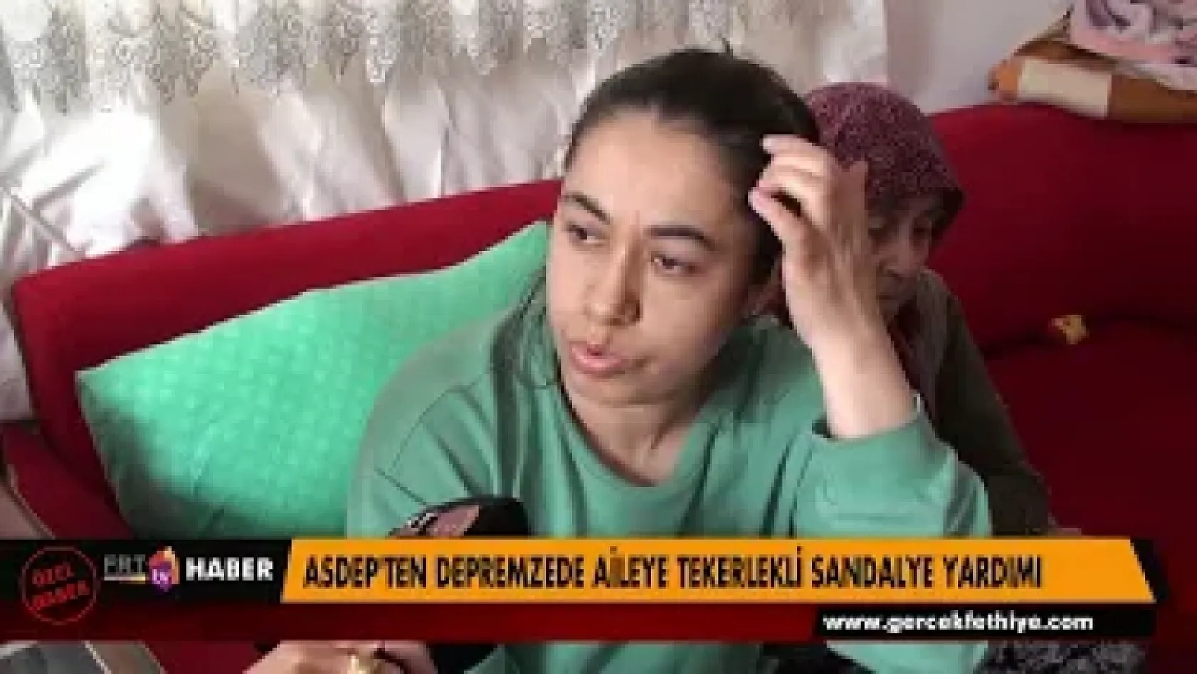 ASDEP'TEN DEPREMZEDE AİLEYE TEKERLEKLİ SANDALYE YARDIMI