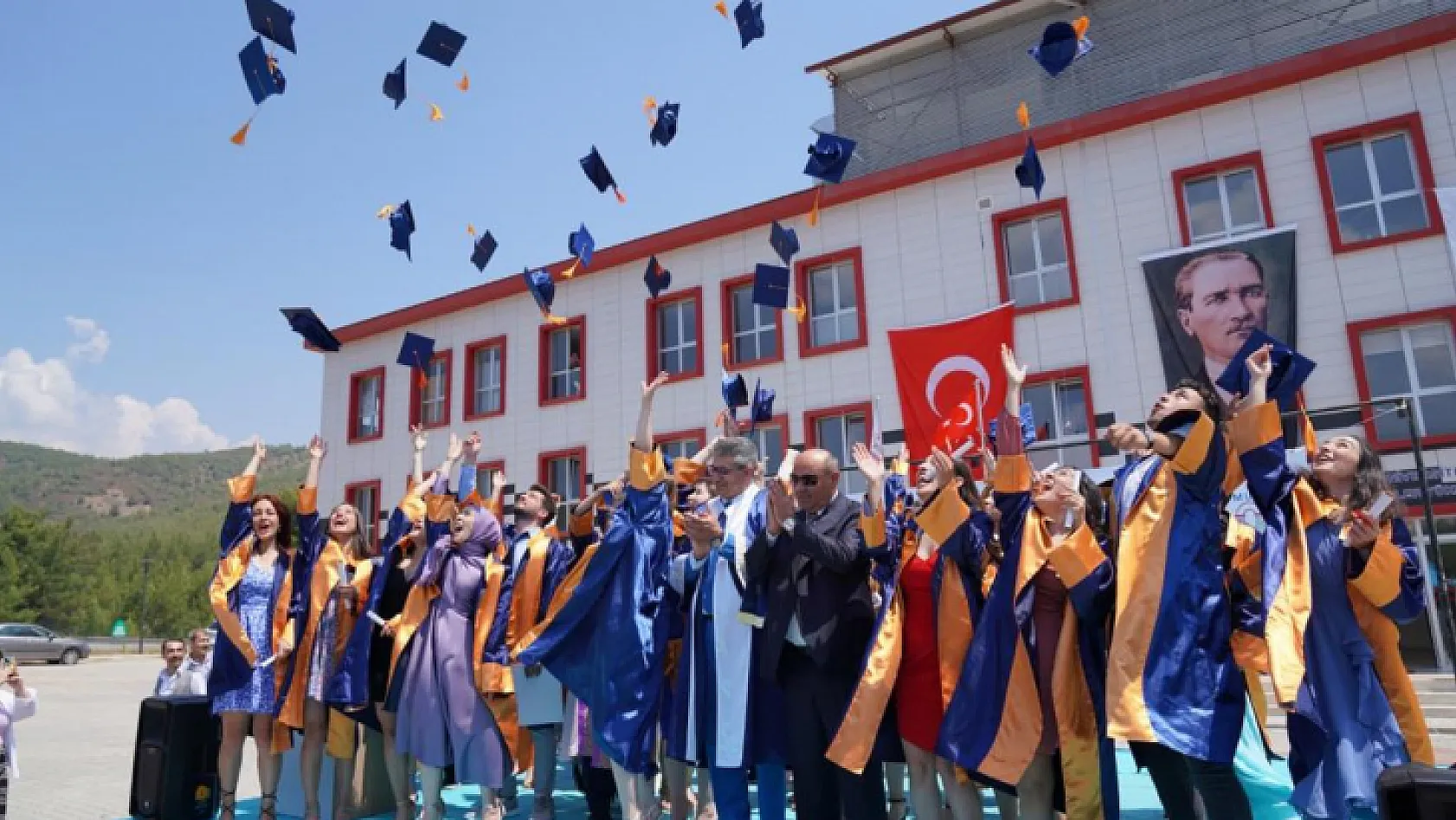Başkan Otgöz, Seydikemer Uygulamalı Bilimler Yüksekokulu mezuniyet törenine katıldı