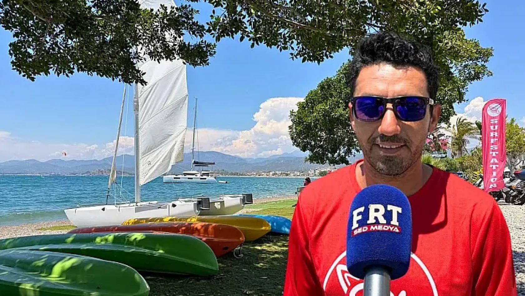Çalış Plajı'nın Simgesi Olan Rüzgar ve Uçurtma Sörfüne İlgi Artıyor