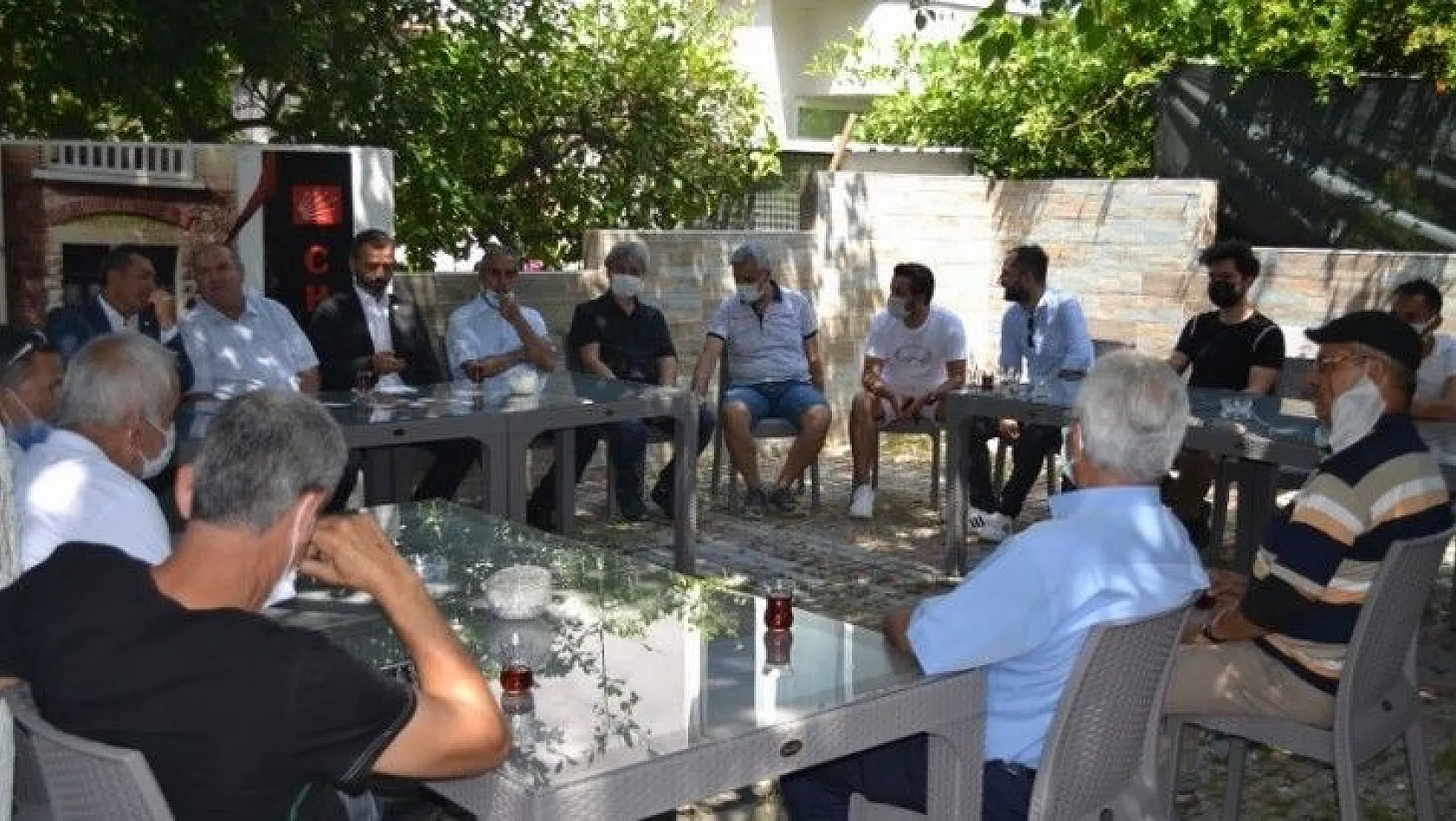 CHP'li Vekiller, Fethiye İlçe Binasında Partili İle Buluştu