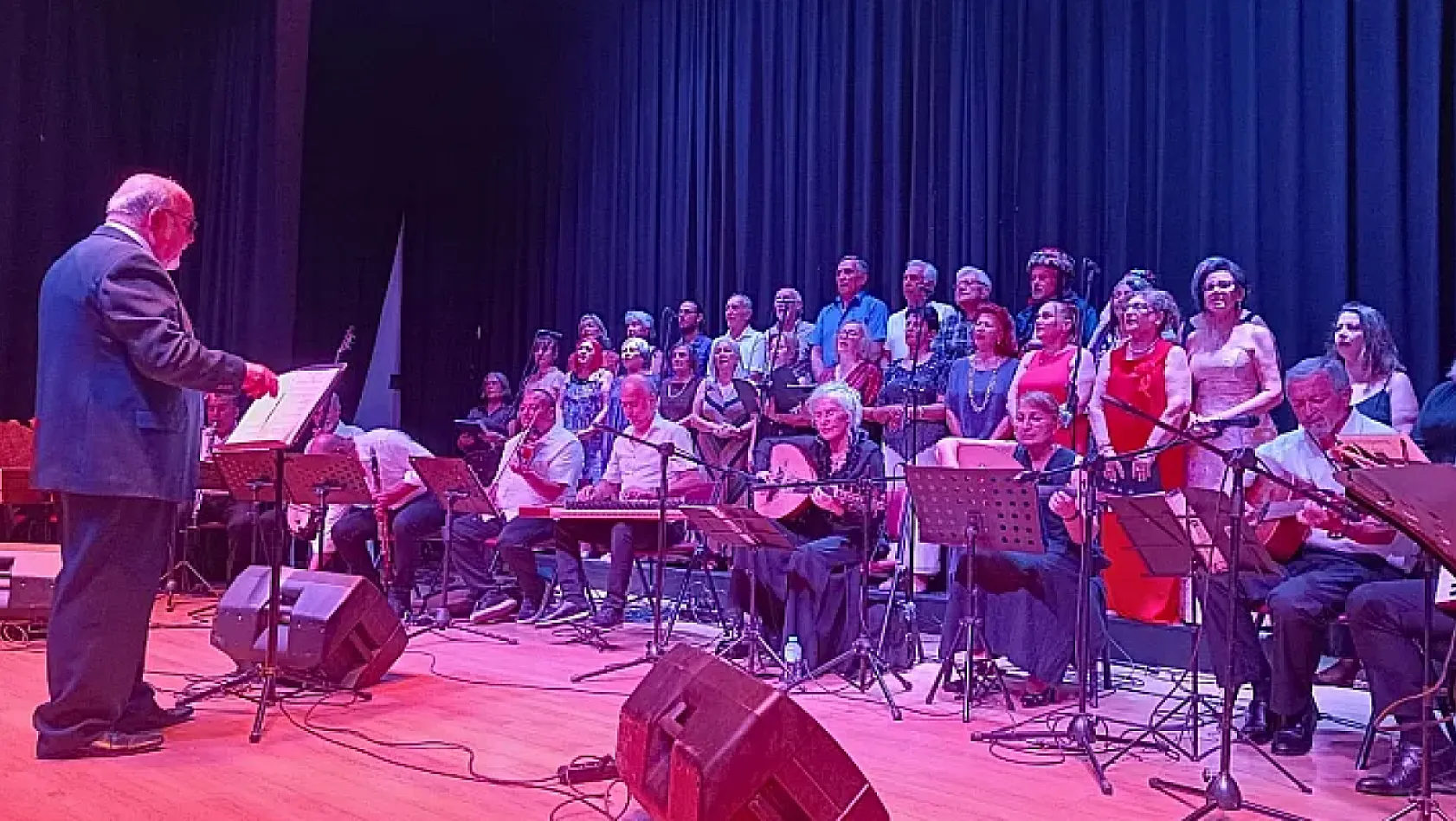 Fethiye'de Birleşik Emekliler Sendikası Türk Müziği Korosundan Unutulmaz Konser