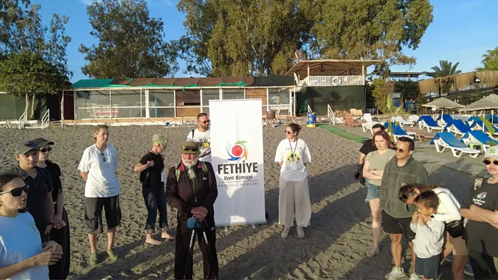 Fethiye'de caretta carettalar için anlamlı temizlik: Gönüllüler Çalış Sahili'nde buluştu