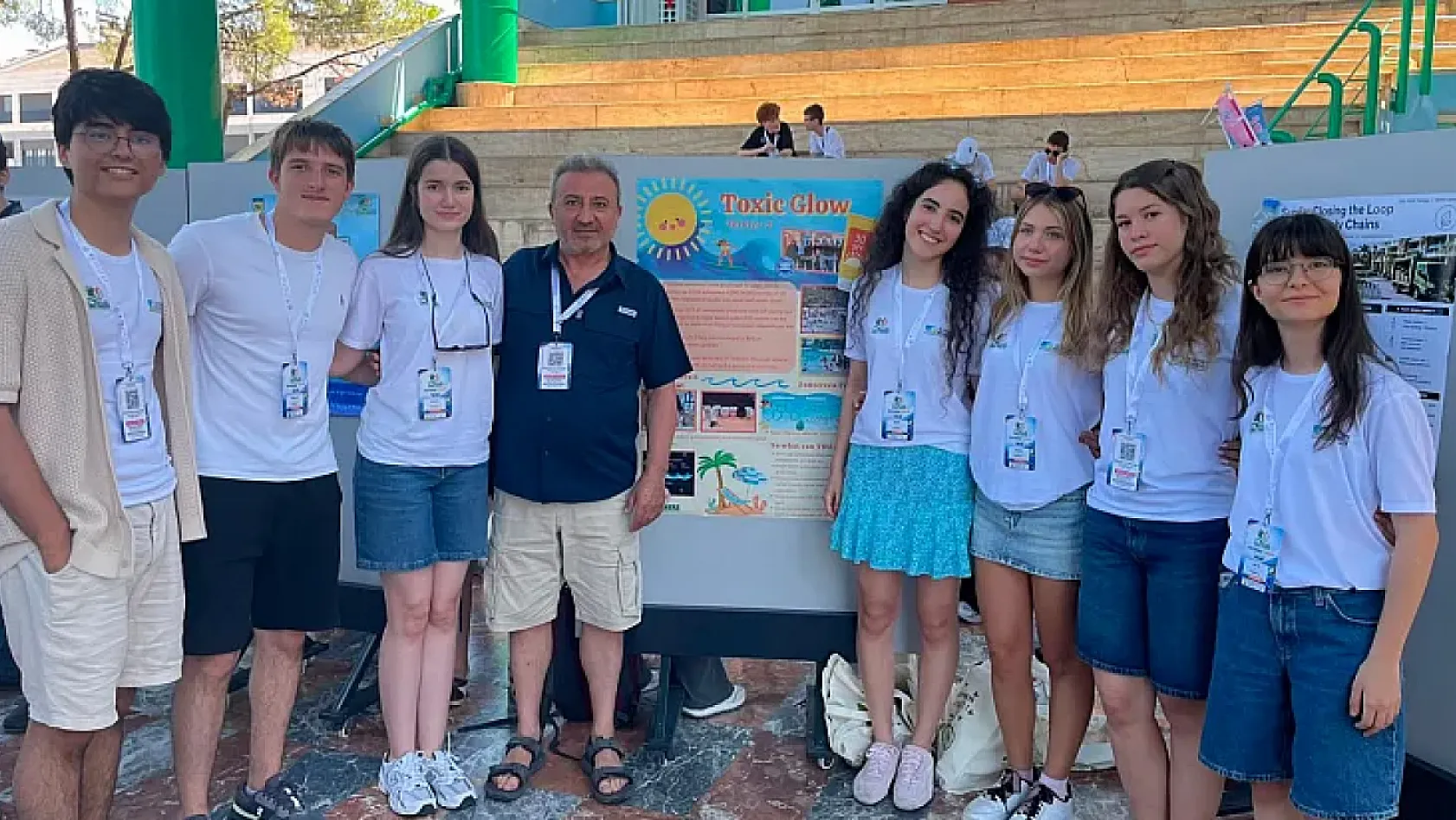 Fethiye'de genç çevrecilerden uluslararası poster sergisi