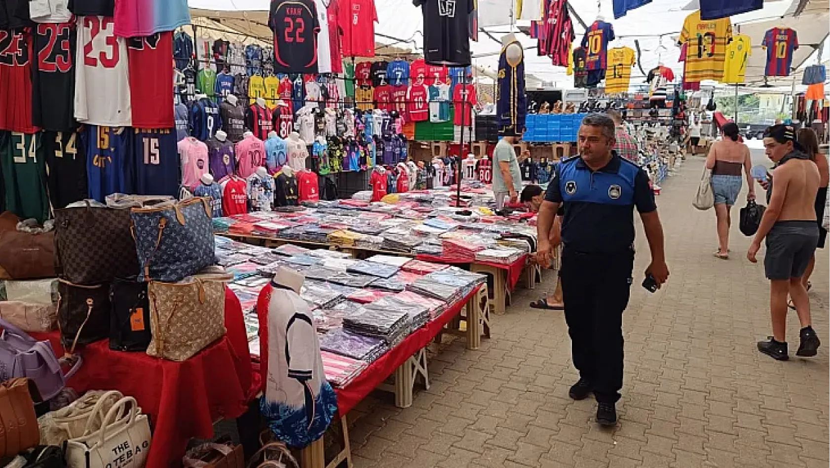 Fethiye'de Hisarönü pazarında yaz bereketi umudu: 'Müşteri potansiyelimiz artmaya başladı'