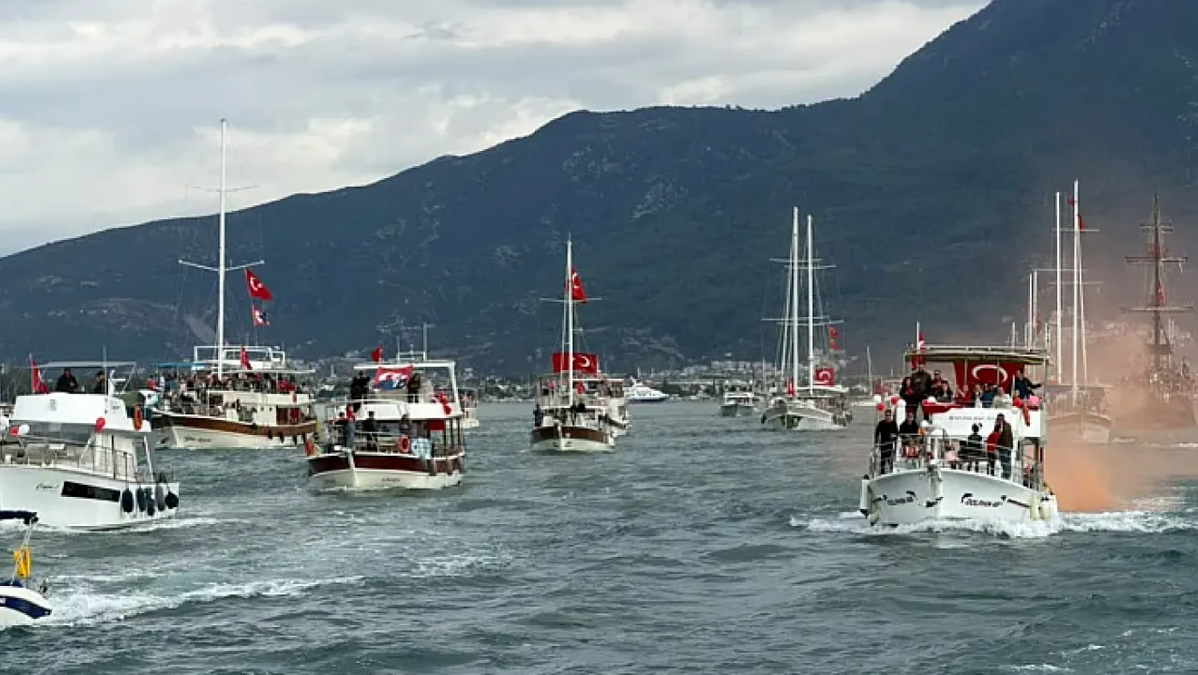 Fethiye'de mavi sularda Cumhuriyet gururu