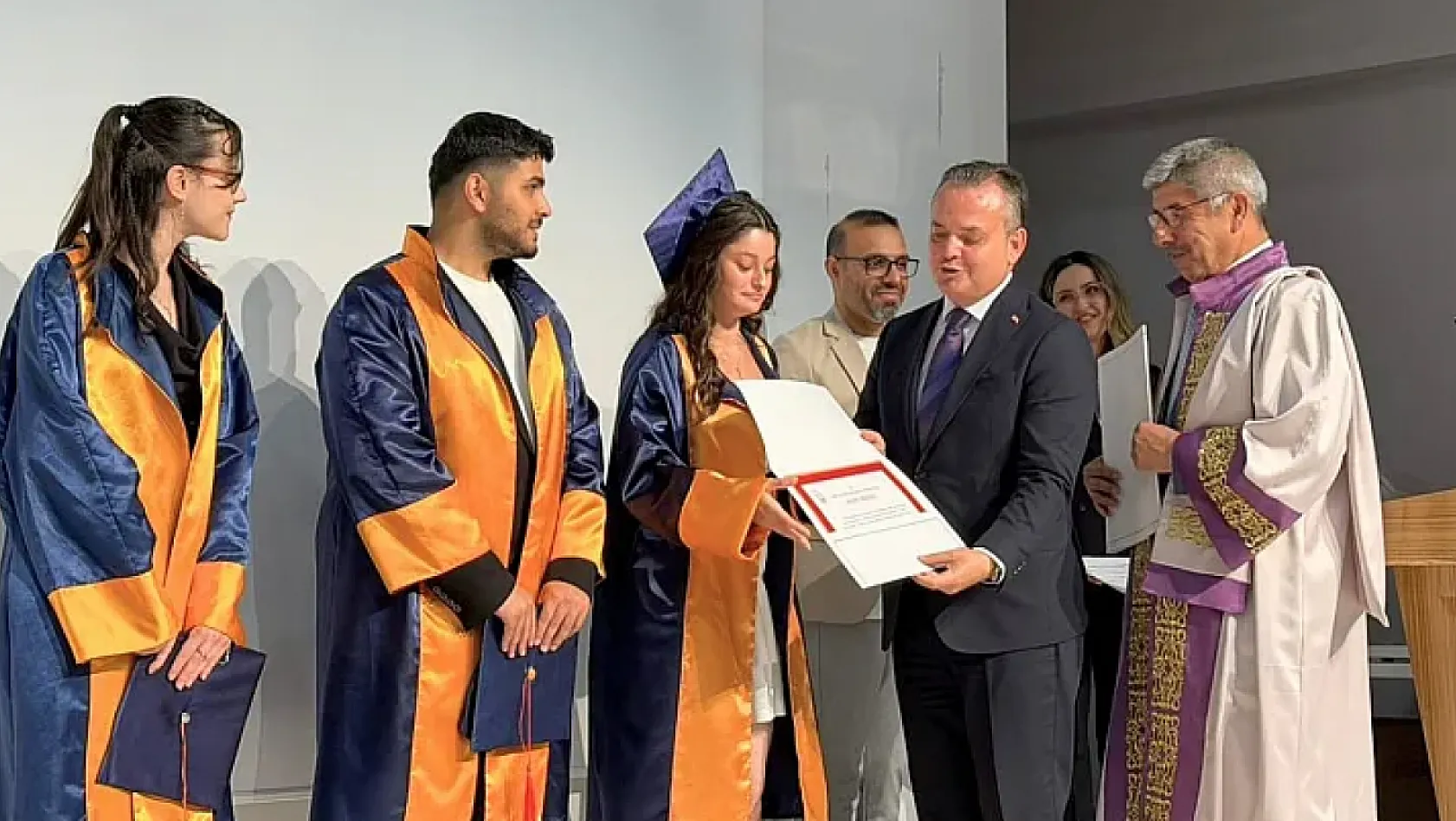 Fethiye'de MSKÜ İşletme Fakültesi'nde Mezuniyet Coşkusu Yaşandı