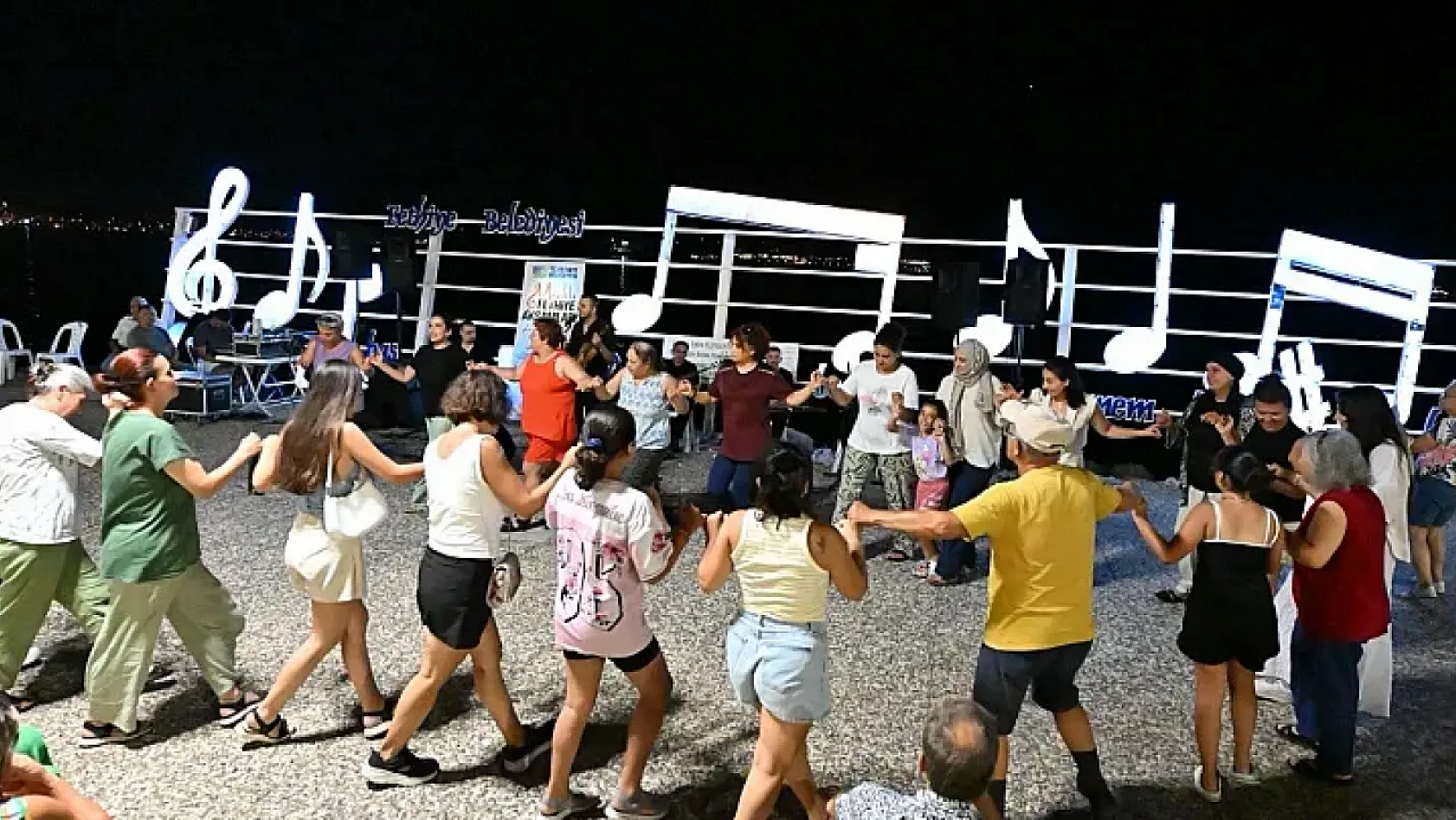 Fethiye'de Müzikli Akşamlar Sahil Bandını Şenlendirdi