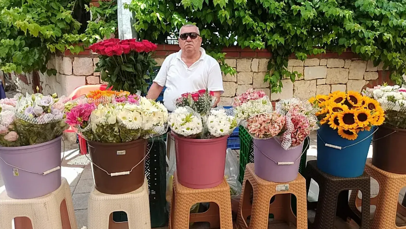 Fethiye'nin Sevilen Esnafı 'Çiçekçi Ahmet' 33 Yıldır Tezgahının Başında