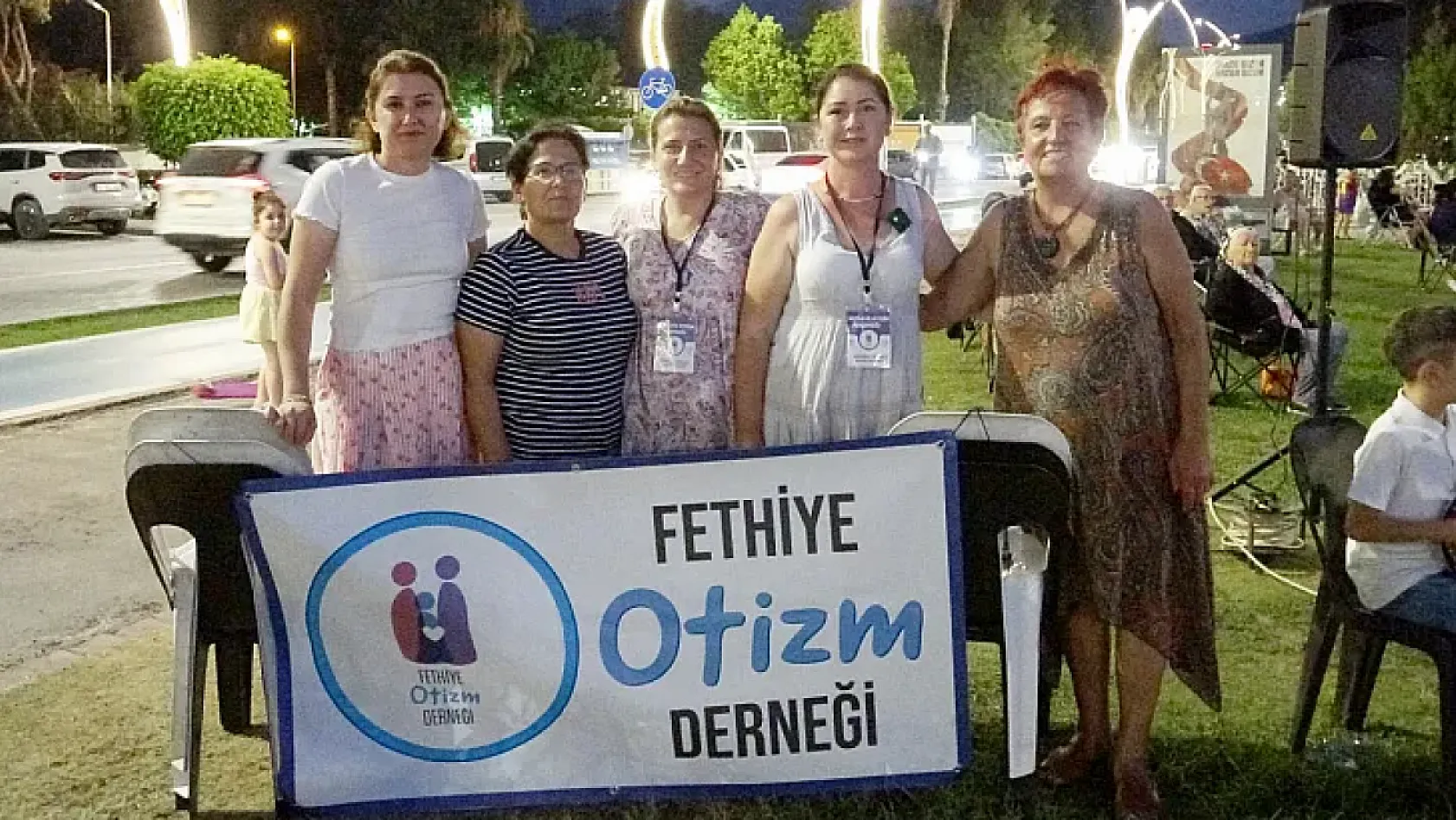 Fethiye Otizm Derneği'nden anlamlı buluşma: Üyeler ve aileler sahilde bir araya geldi