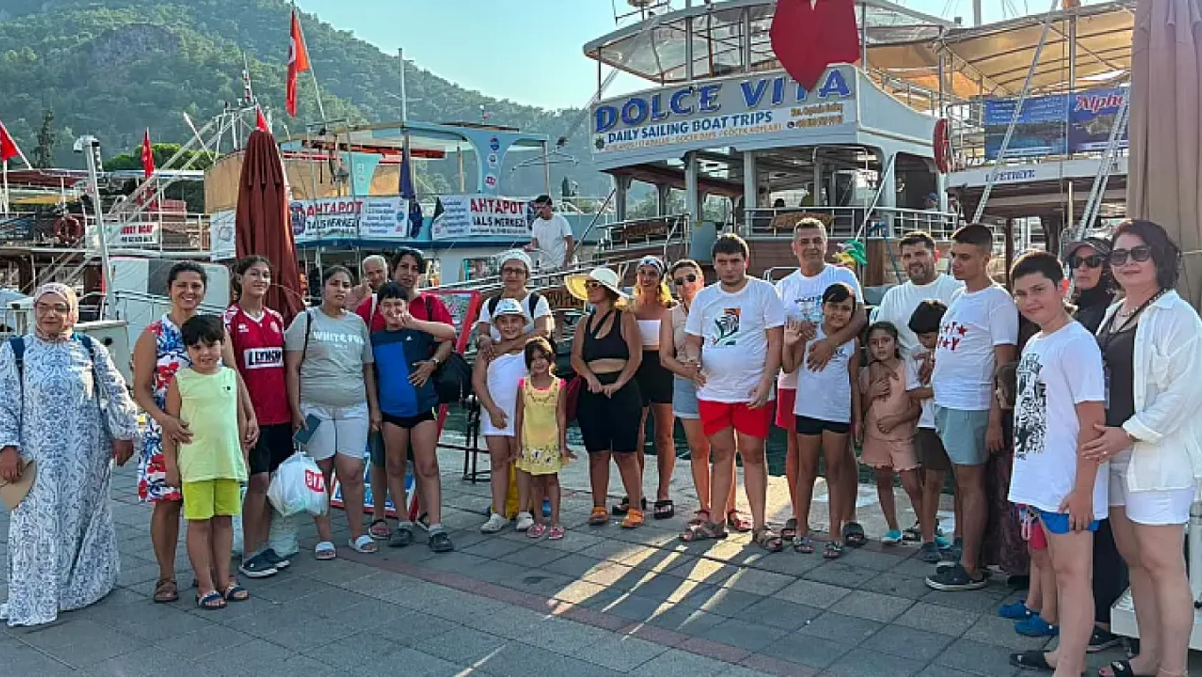 Fethiye Otizm Derneği'nden anlamlı etkinlik: 50 kişi mehtap turunda