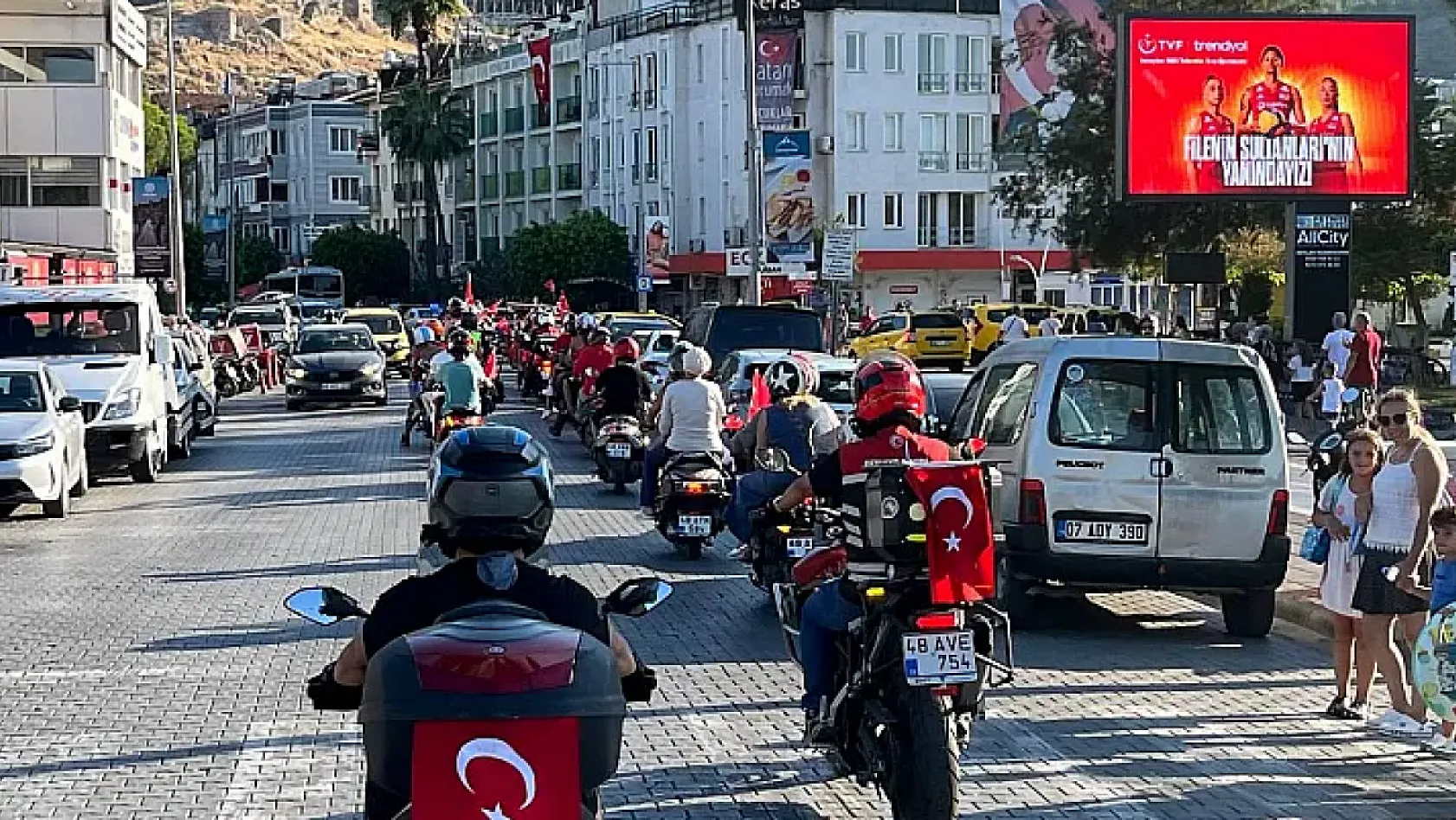 Fethiye Riders'tan 30 Ağustos Zafer Bayramı'na motosikletli kortej