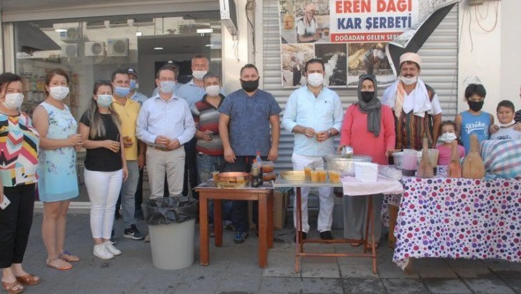 Geleneksel Kar Şerbeti Etkinliğine Kaymakam ve Belediye Başkanı da Katıldı