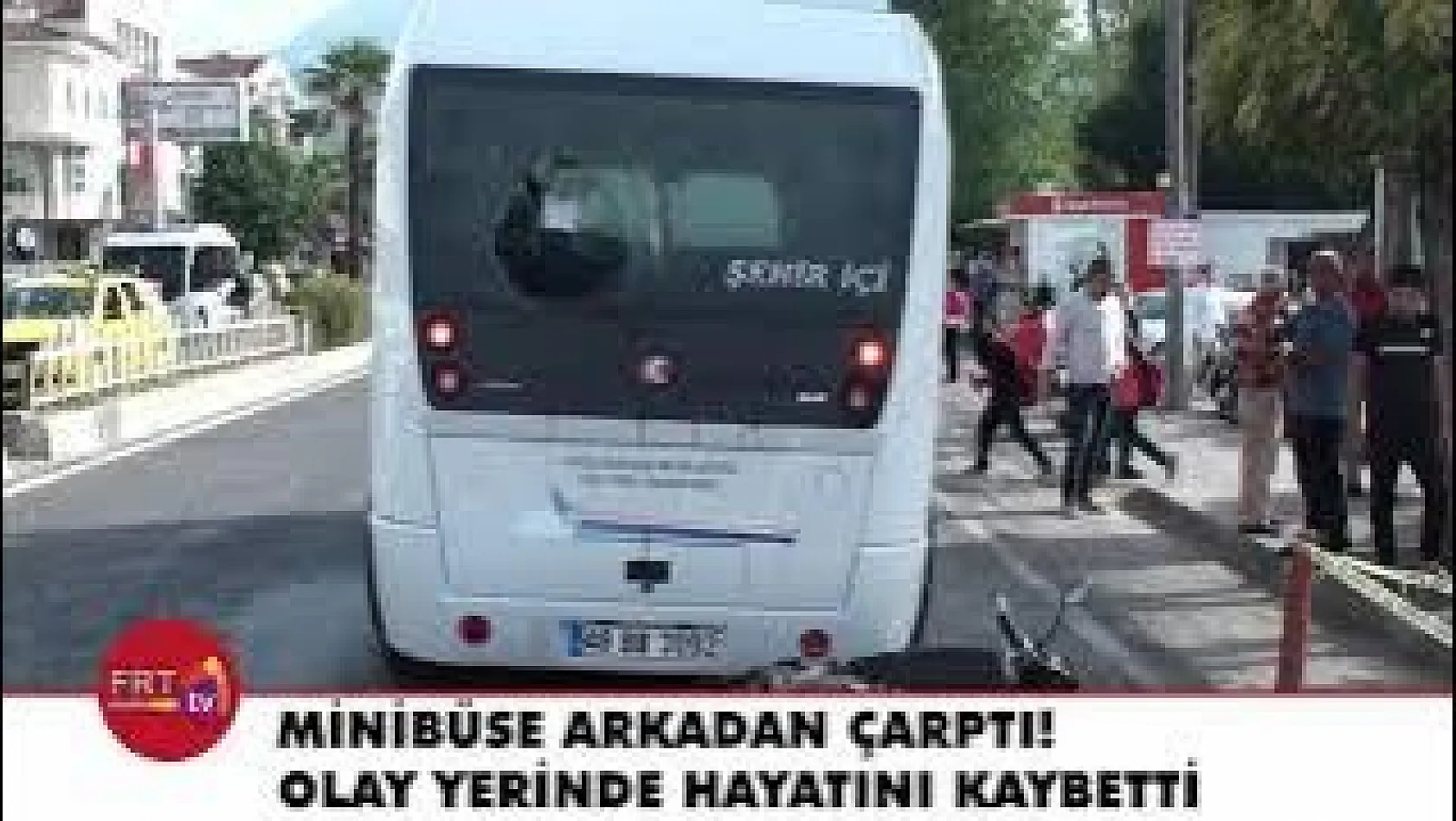 Minibüse arkadan çarptı! Olay yerinde hayatını kaybetti