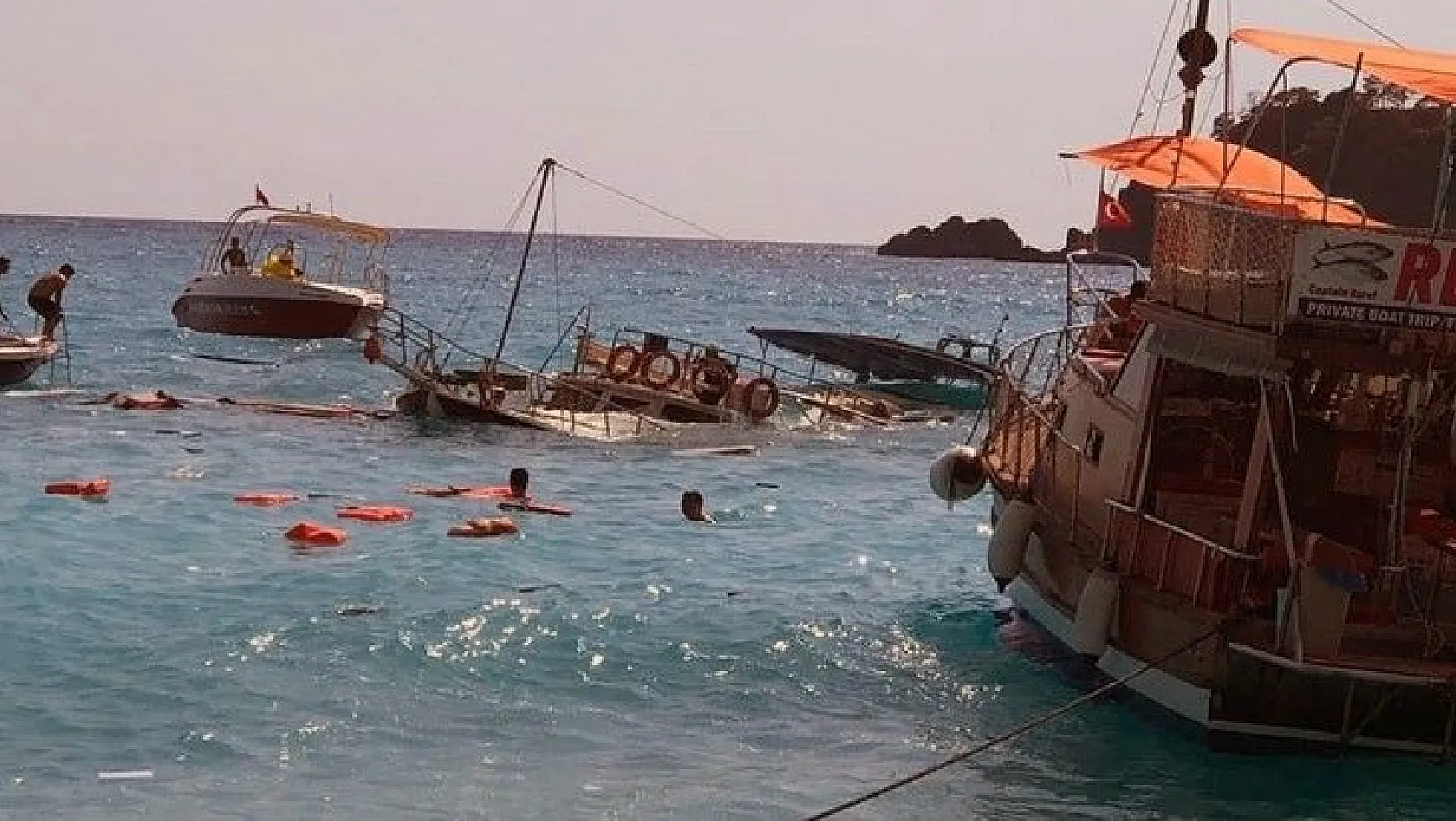 Ölüdeniz açıklarında batan teknedeki tüm yolcular kurtarıldı, 2 yaşındaki çocuk hayatını kaybetti