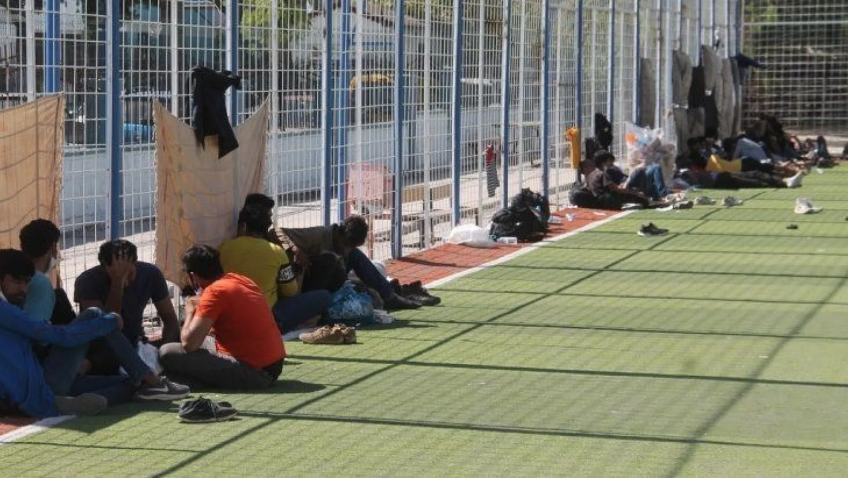 Ormanlık alandaki kaçak göçmenlere jandarmadan operasyon